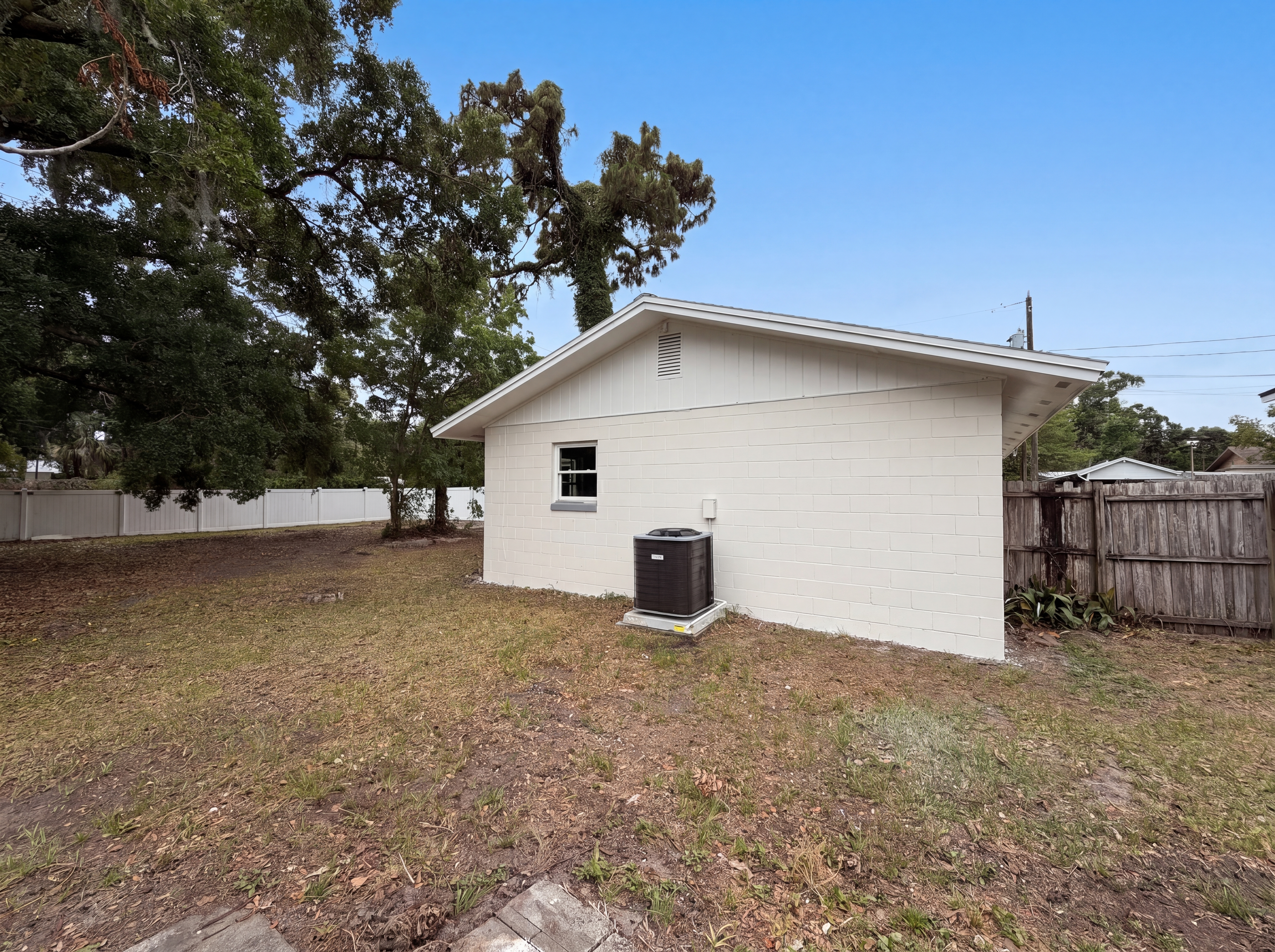Photo 5 of 23 of 4401 Santee St, Orlando, FL