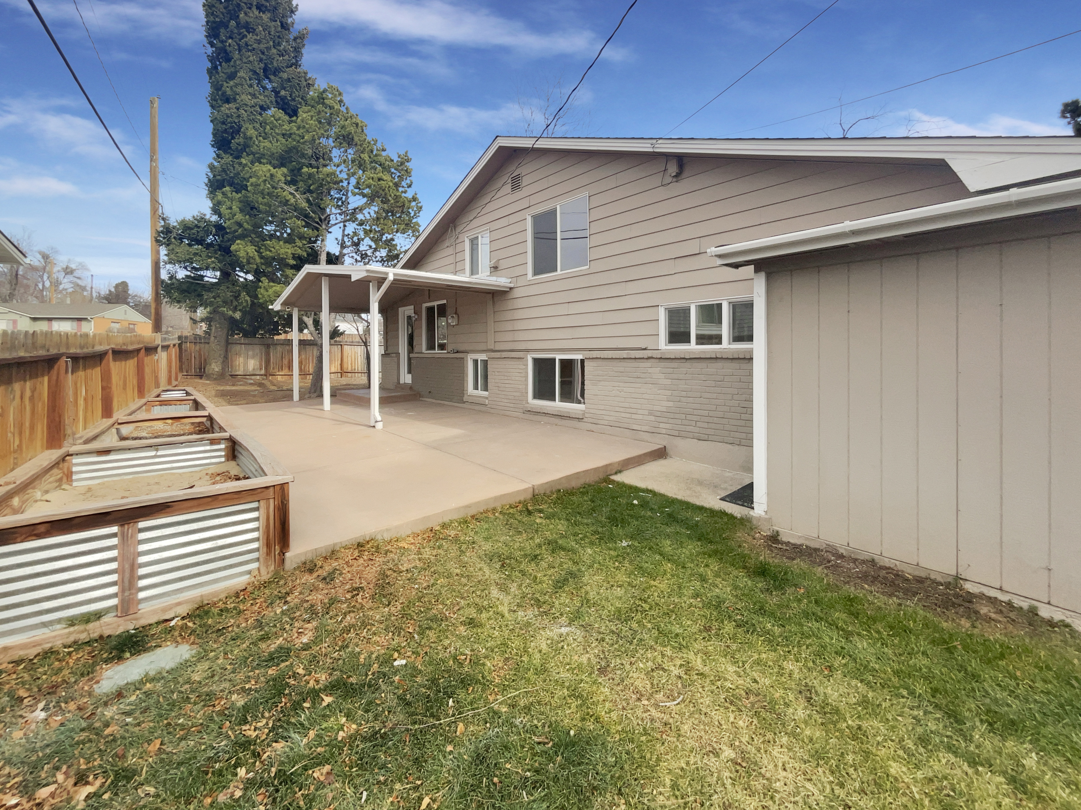 Photo 5 of 24 of 3706 N Chestnut St, Colorado Springs, CO