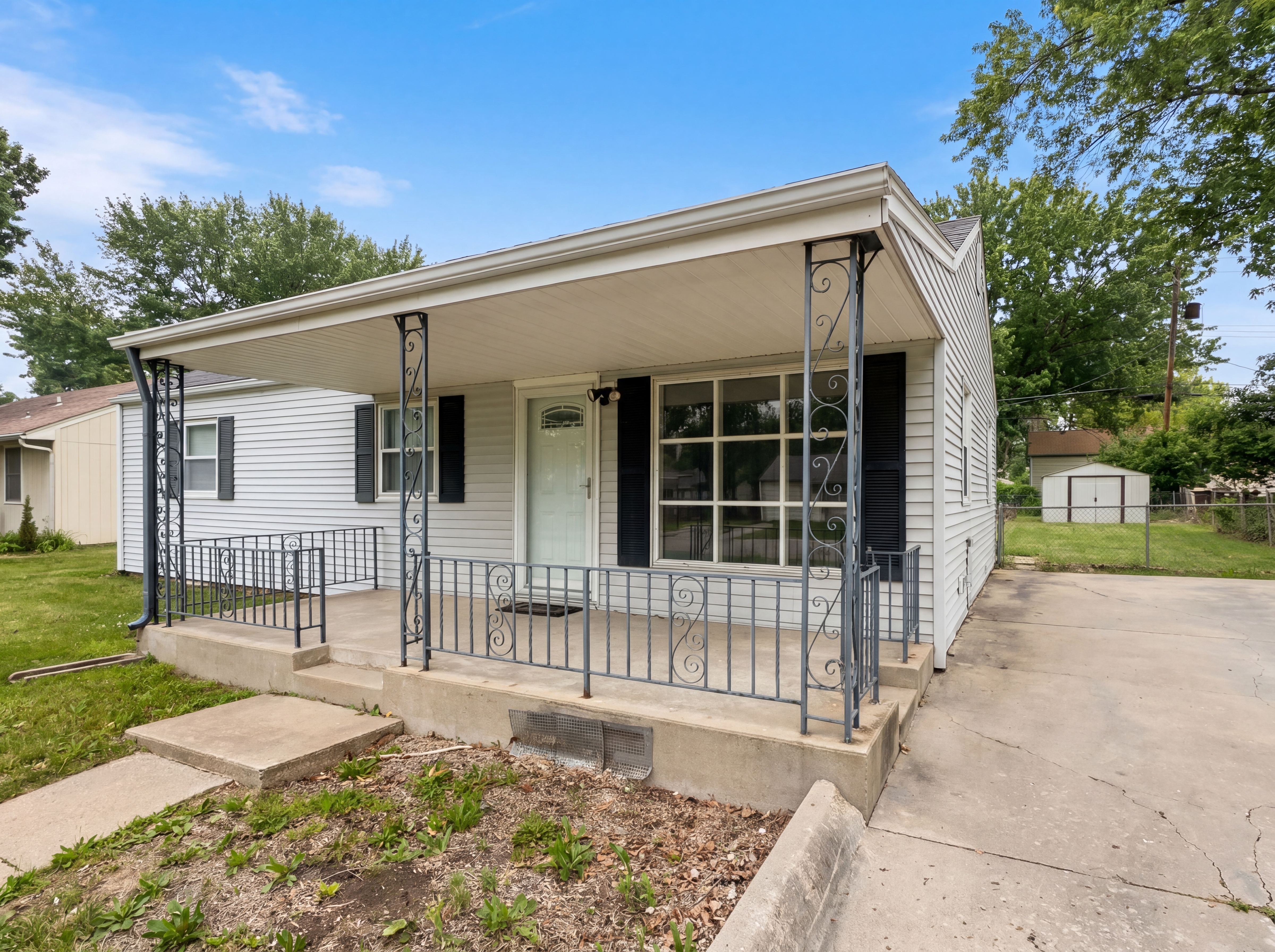 Photo 15 of 16 of 5618 SW 14th St, Topeka, KS