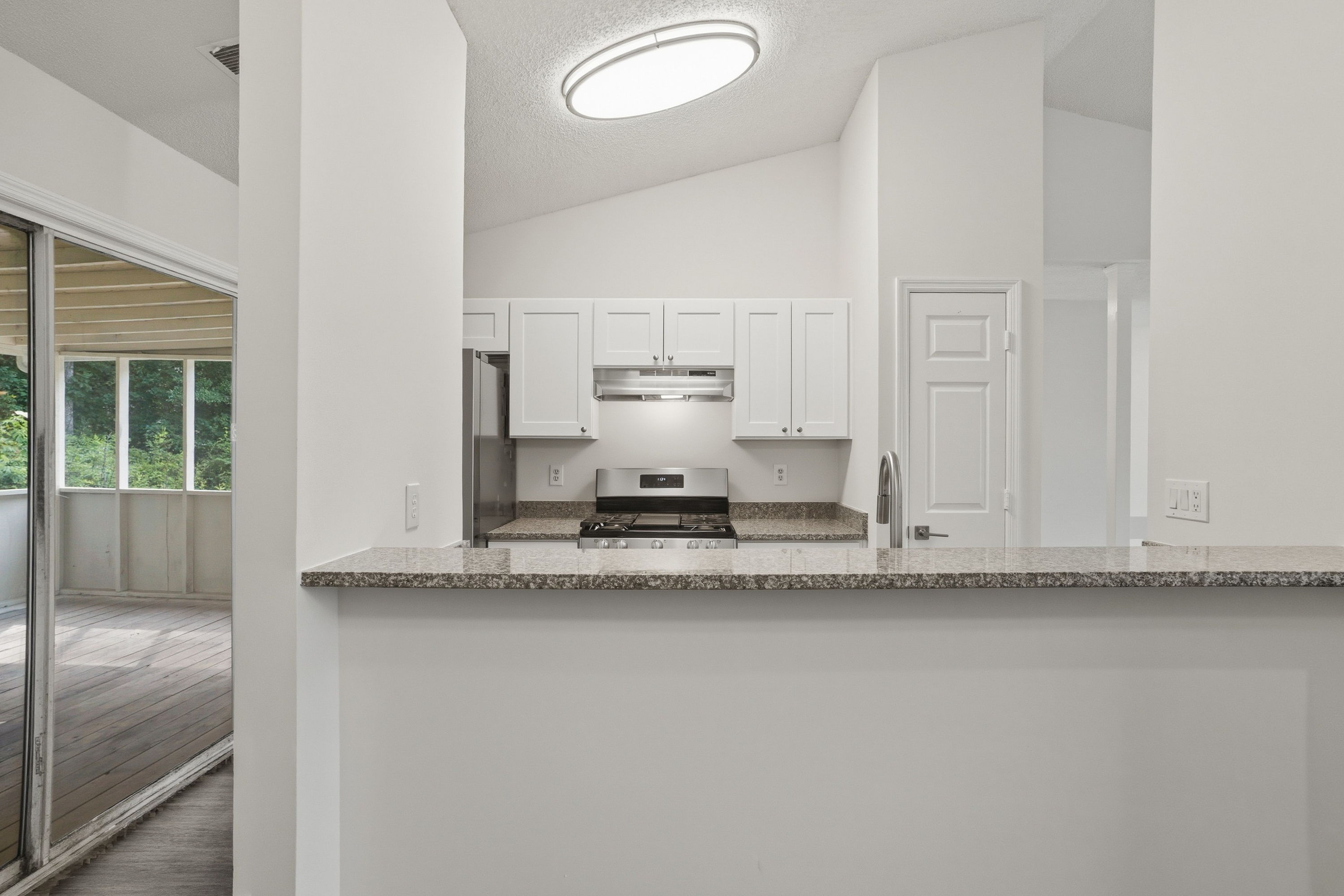 Photo 10 of 32 of 3318 Maison Ct, Lithonia, GA