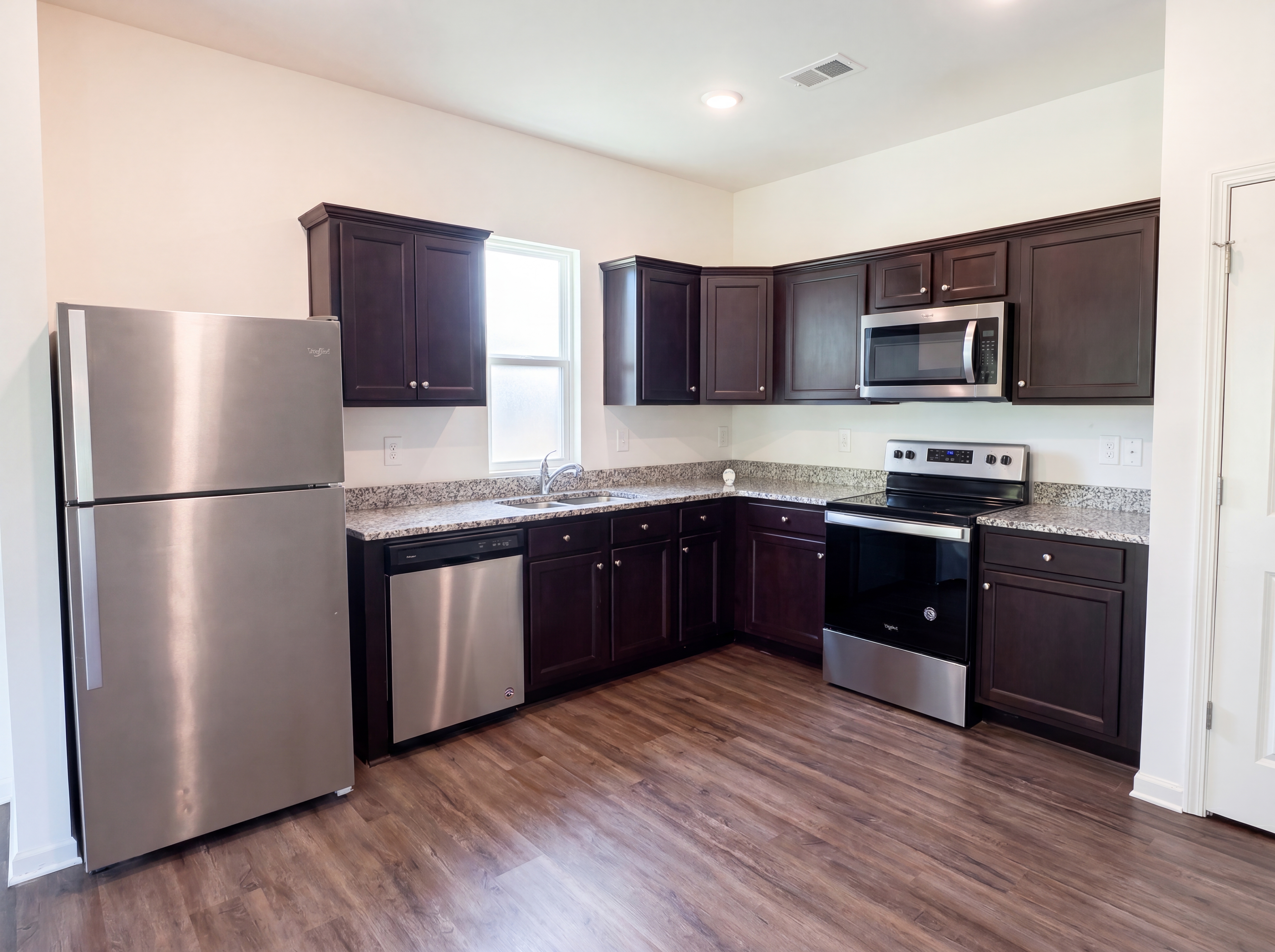 Photo 2 of 31 of 118 Sorrento Dr NW, Cartersville, GA