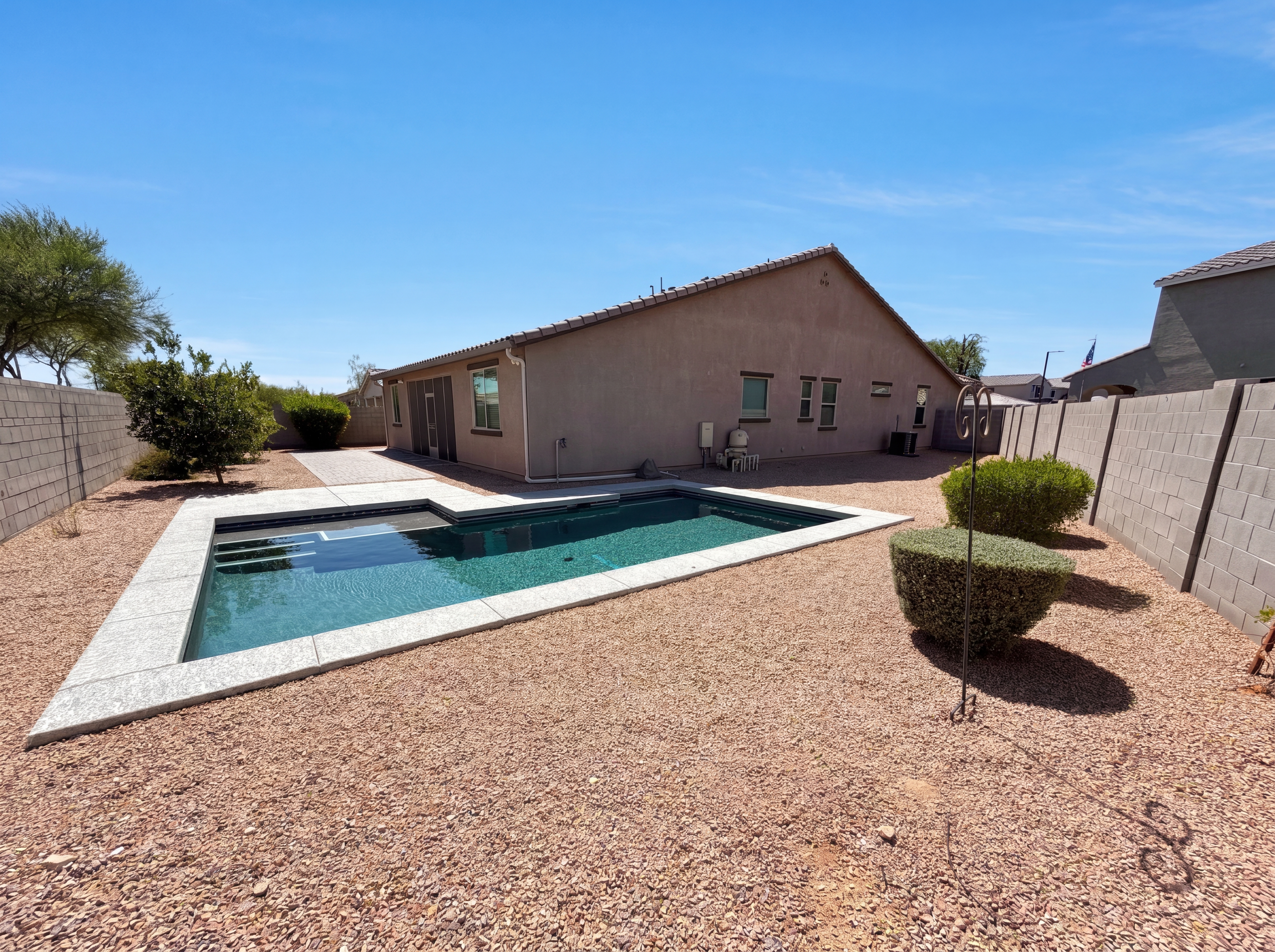 Photo 5 of 38 of 18840 W Mercer Ln, Surprise, AZ