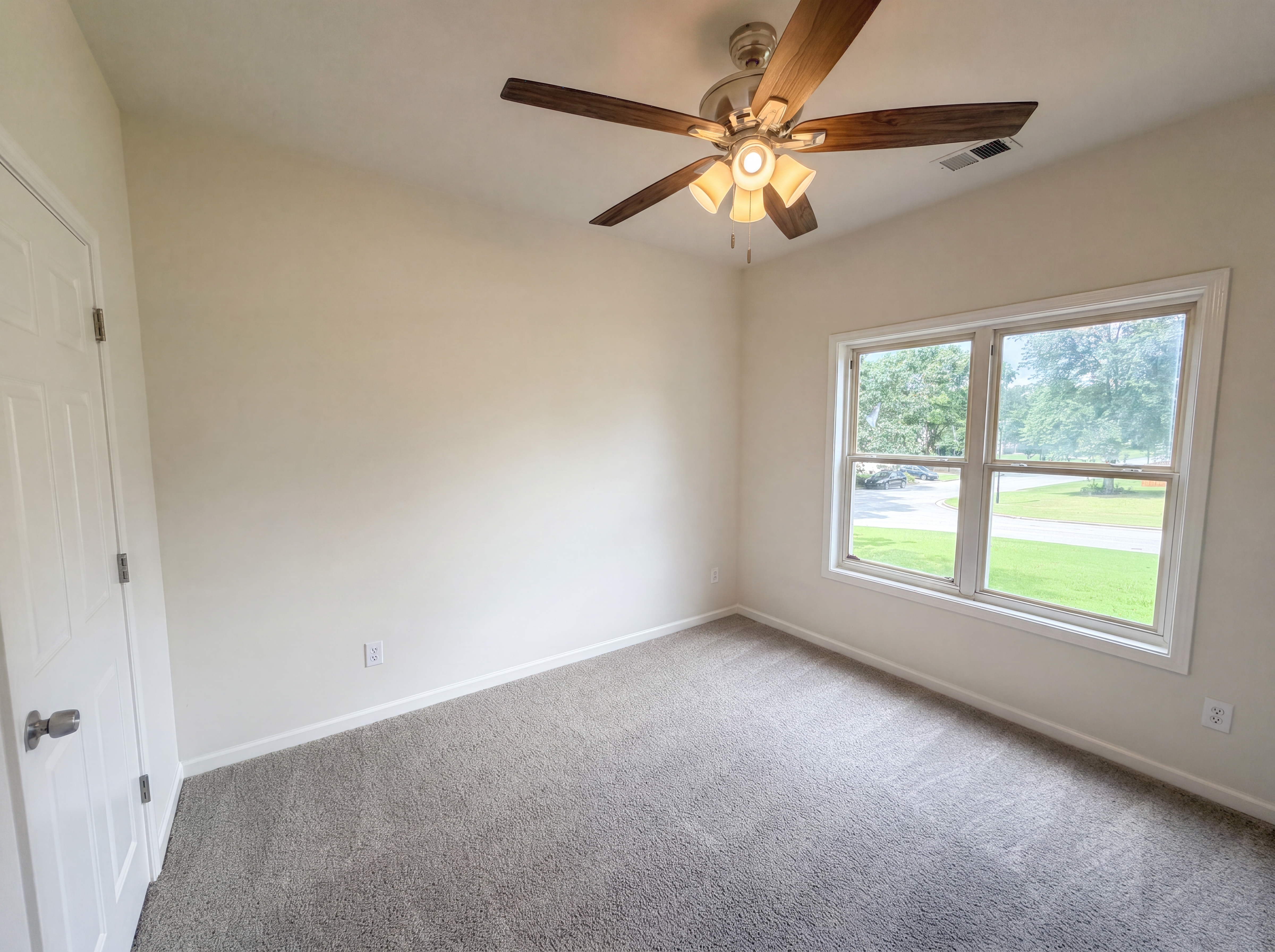 Photo 12 of 25 of 3322 Henderson View Ct, Loganville, GA