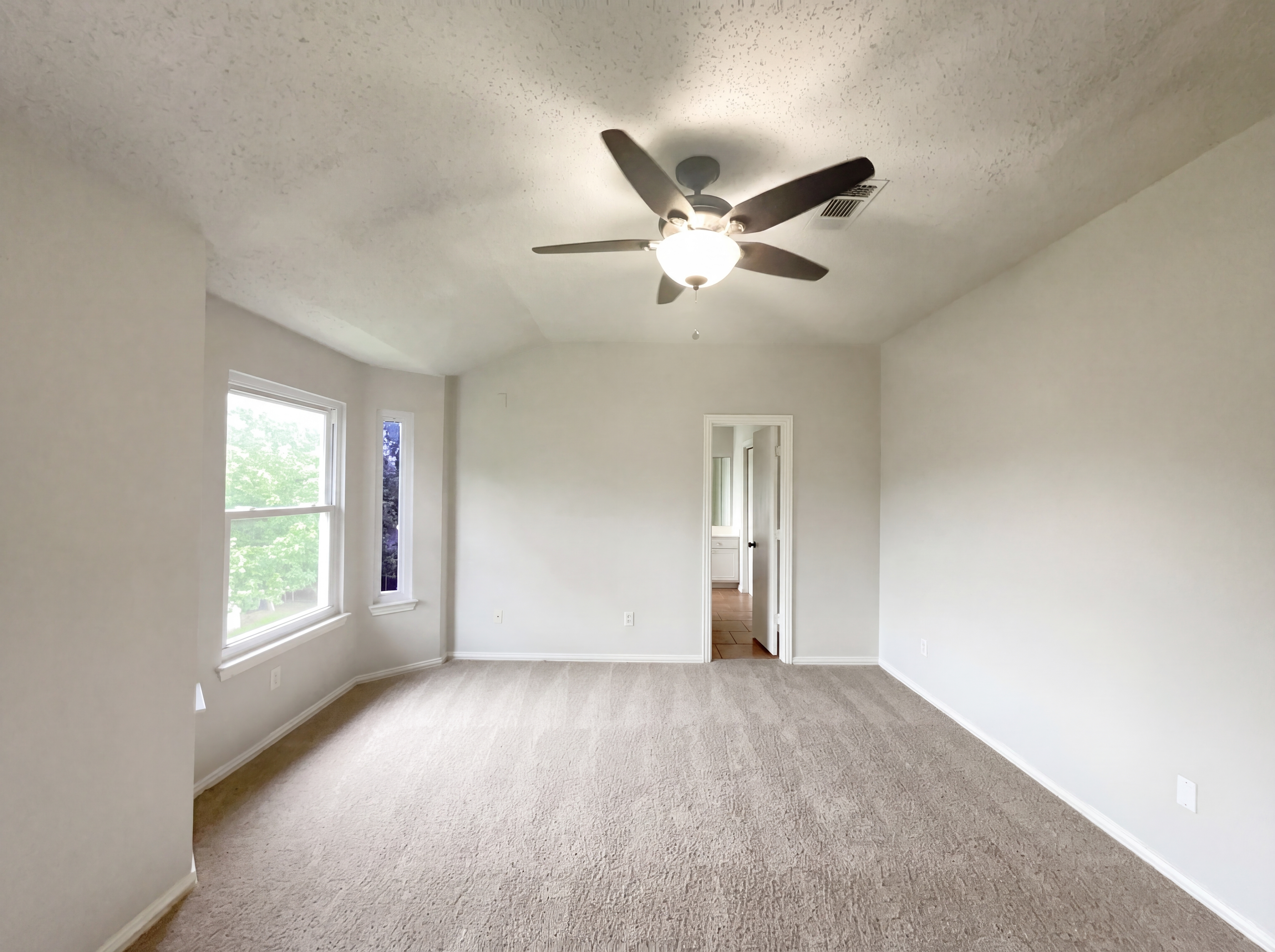 Photo 4 of 19 of 1405 Turtle Cove Dr, Little Elm, TX