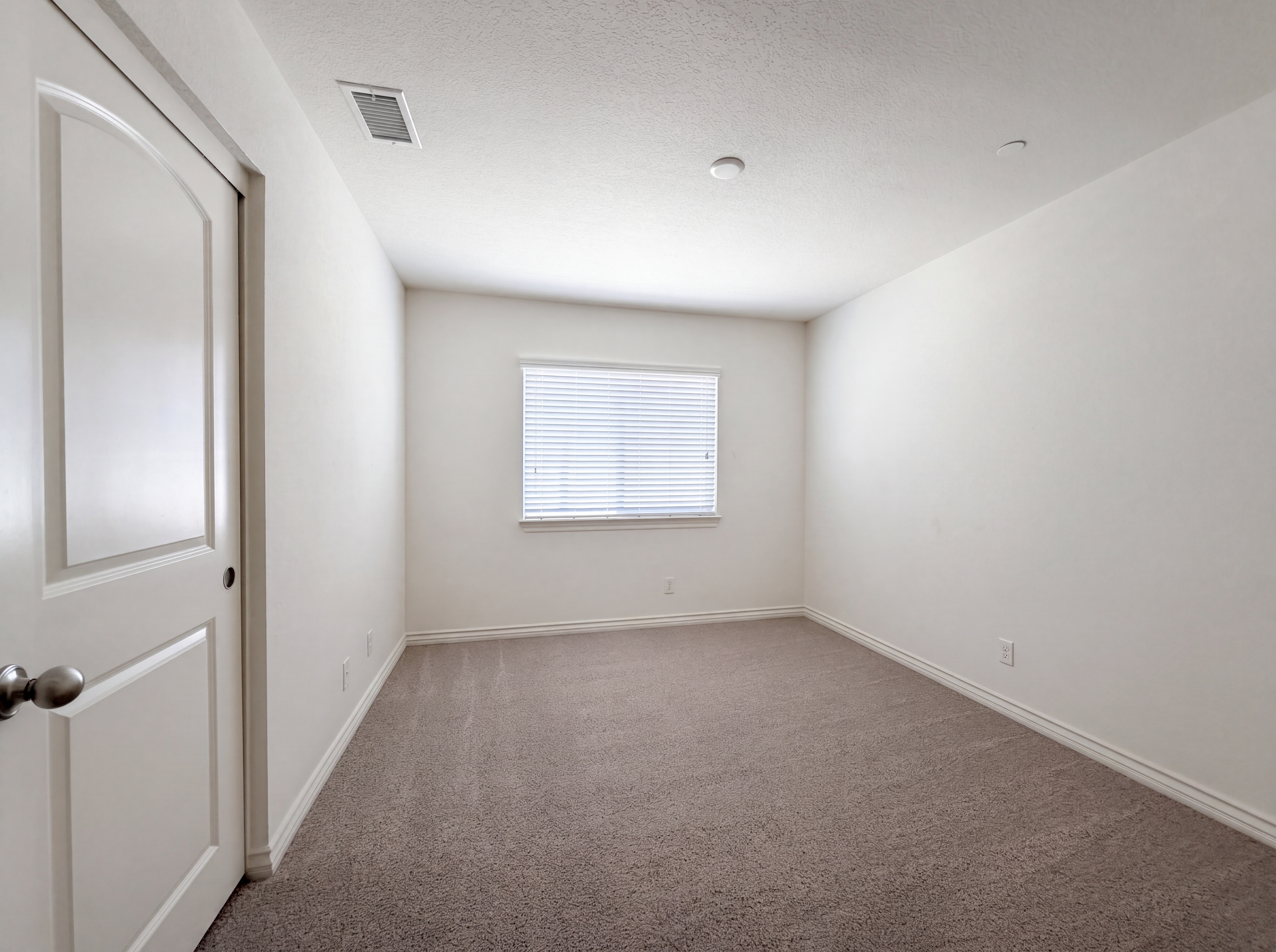 Photo 4 of 27 of 5654 Forry Ct, Lancaster, CA