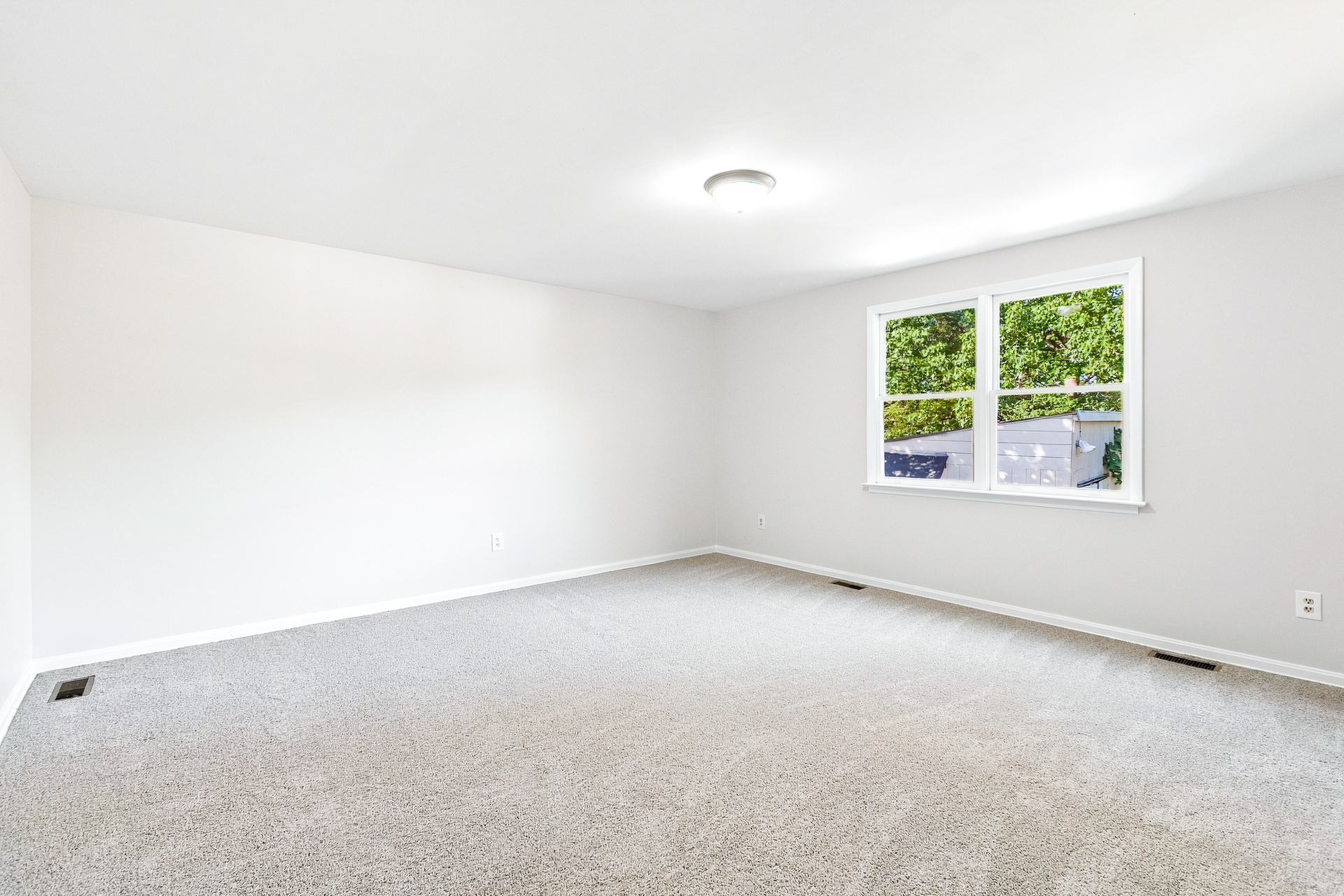 Photo 10 of 21 of 4916 Longhorn Dr, Woodbridge, VA