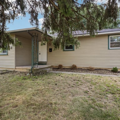 Property photo 1 of 1332 Cloverfield Ave