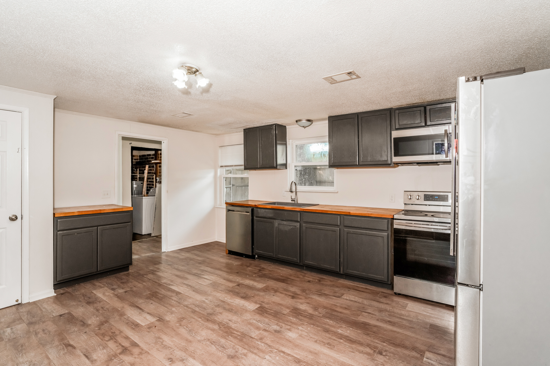 Photo 27 of 41 of 733 Sutton St, Jesup, GA