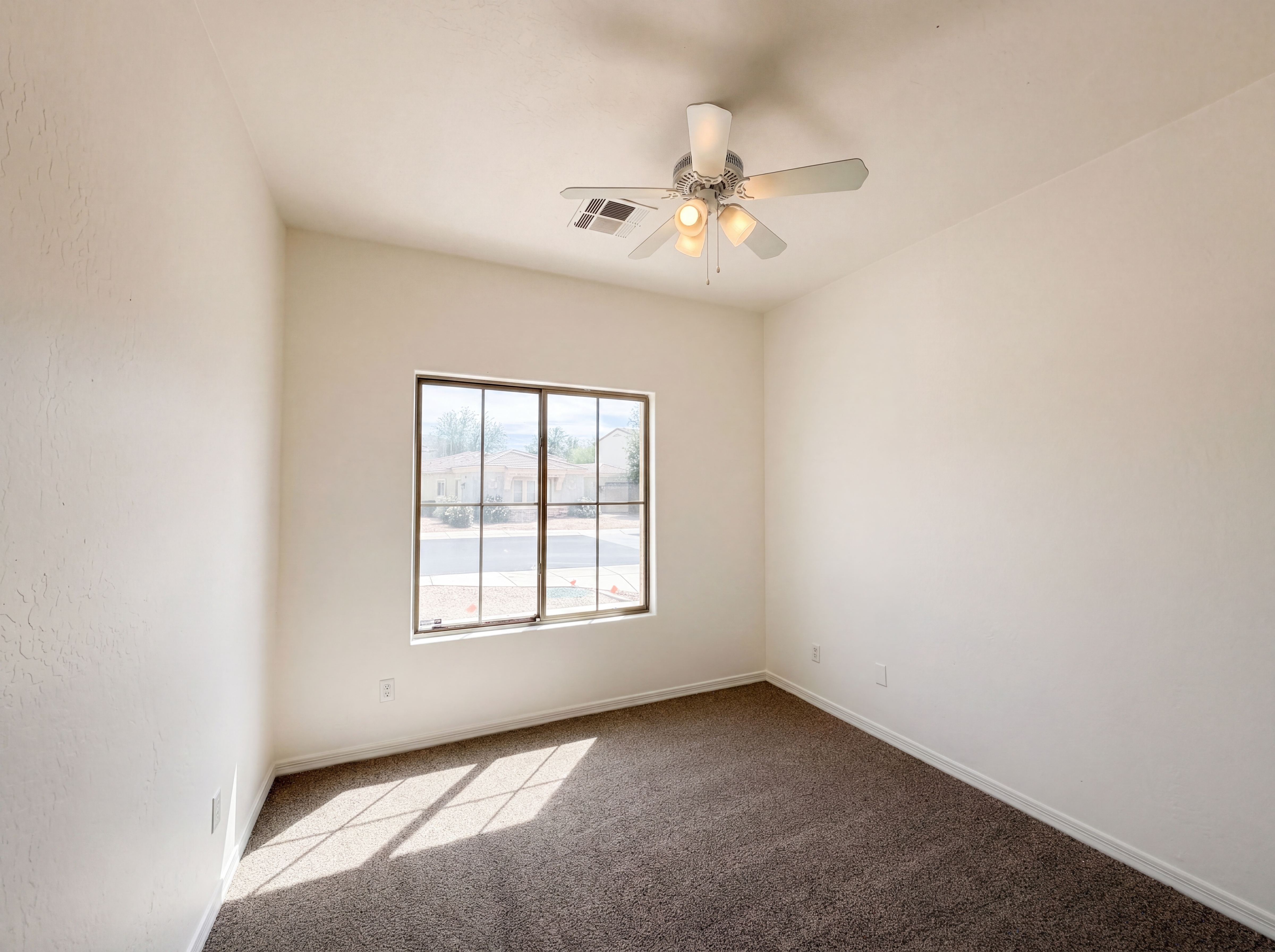 Photo 12 of 22 of 606 W Beautiful Ln, Phoenix, AZ