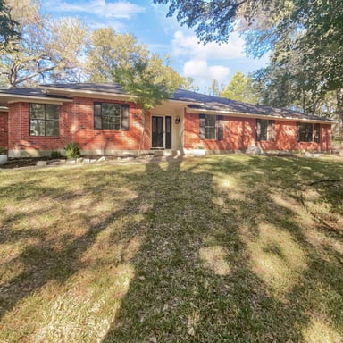Property photo 1 of 240 Priscilla Cir