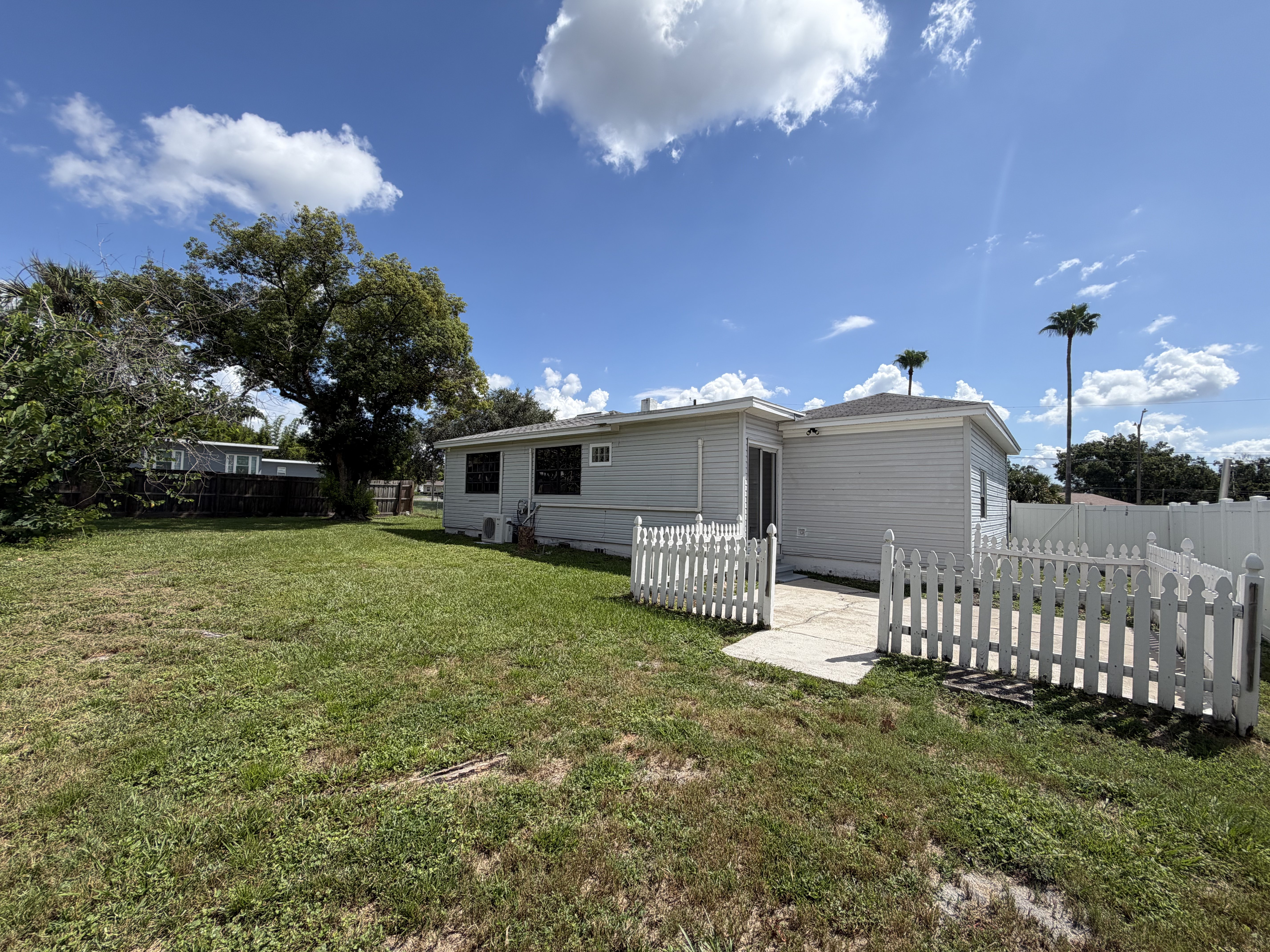 Photo 5 of 19 of 3225 Cleveland Heights Blvd, Lakeland, FL
