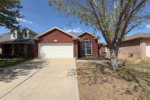 Photo 1 of 20 of 2617 Silver Hill Dr, Fort Worth, TX