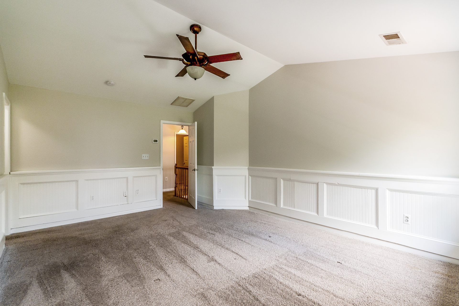 Photo 9 of 23 of 17292 Magic Mountain Dr, Round Hill, VA