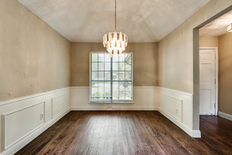 Photo 13 of 31 - 1636 Palisades Dr, Carrollton, TX 75007