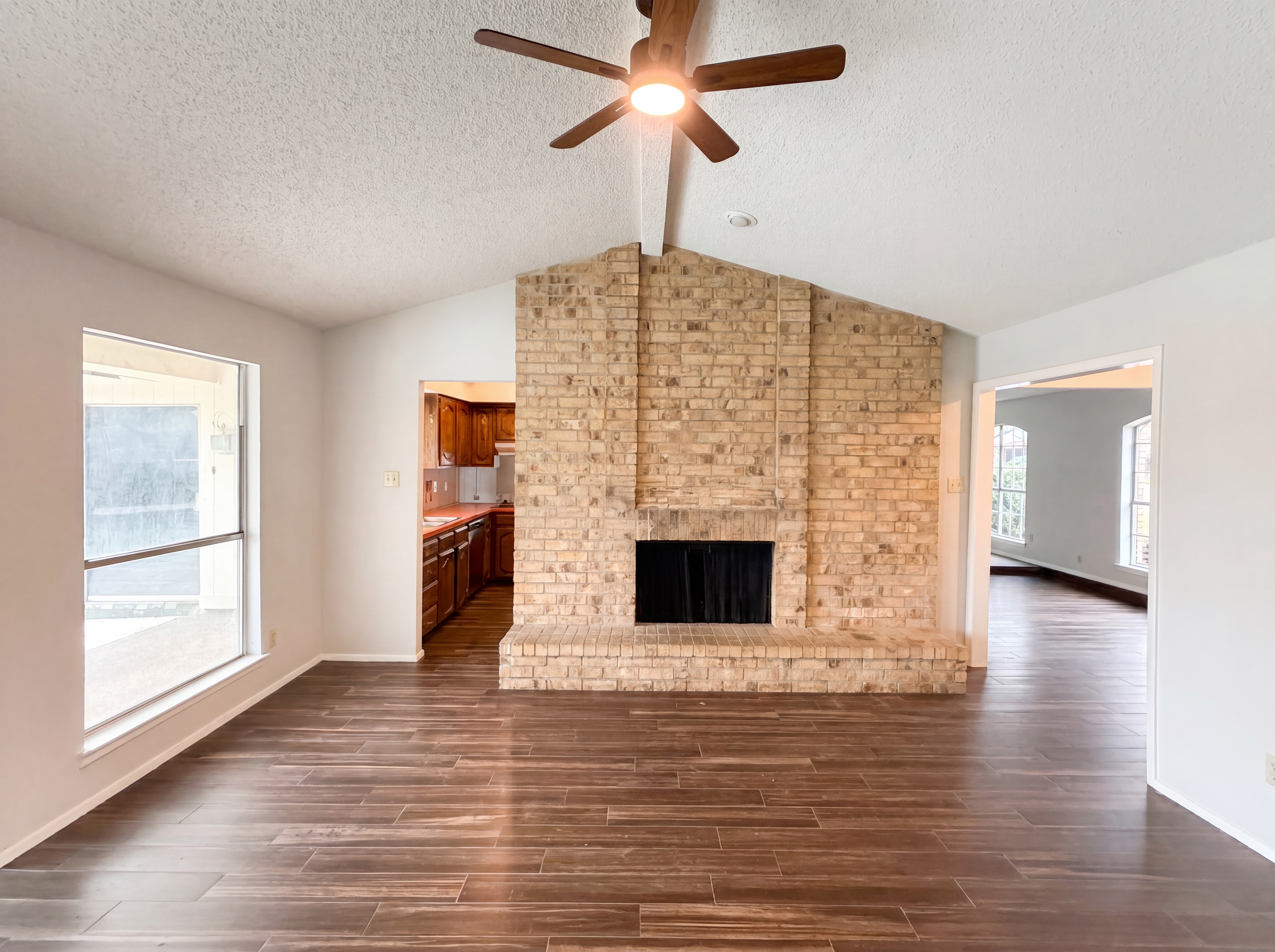 Photo 3 of 28 of 3701 Westminster Dr, Carrollton, TX