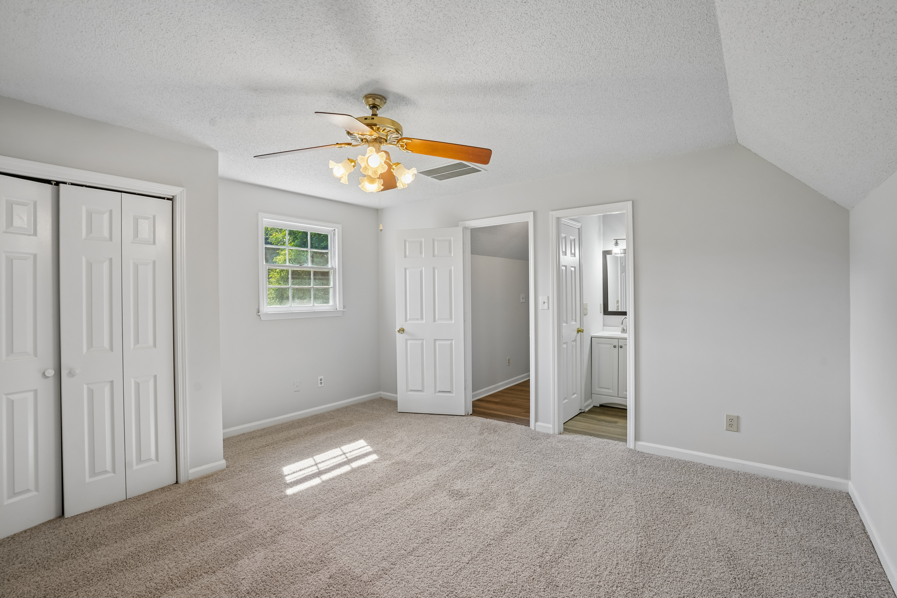 Photo 4 of 40 of 2 Sumer Ln S, Douglasville, GA