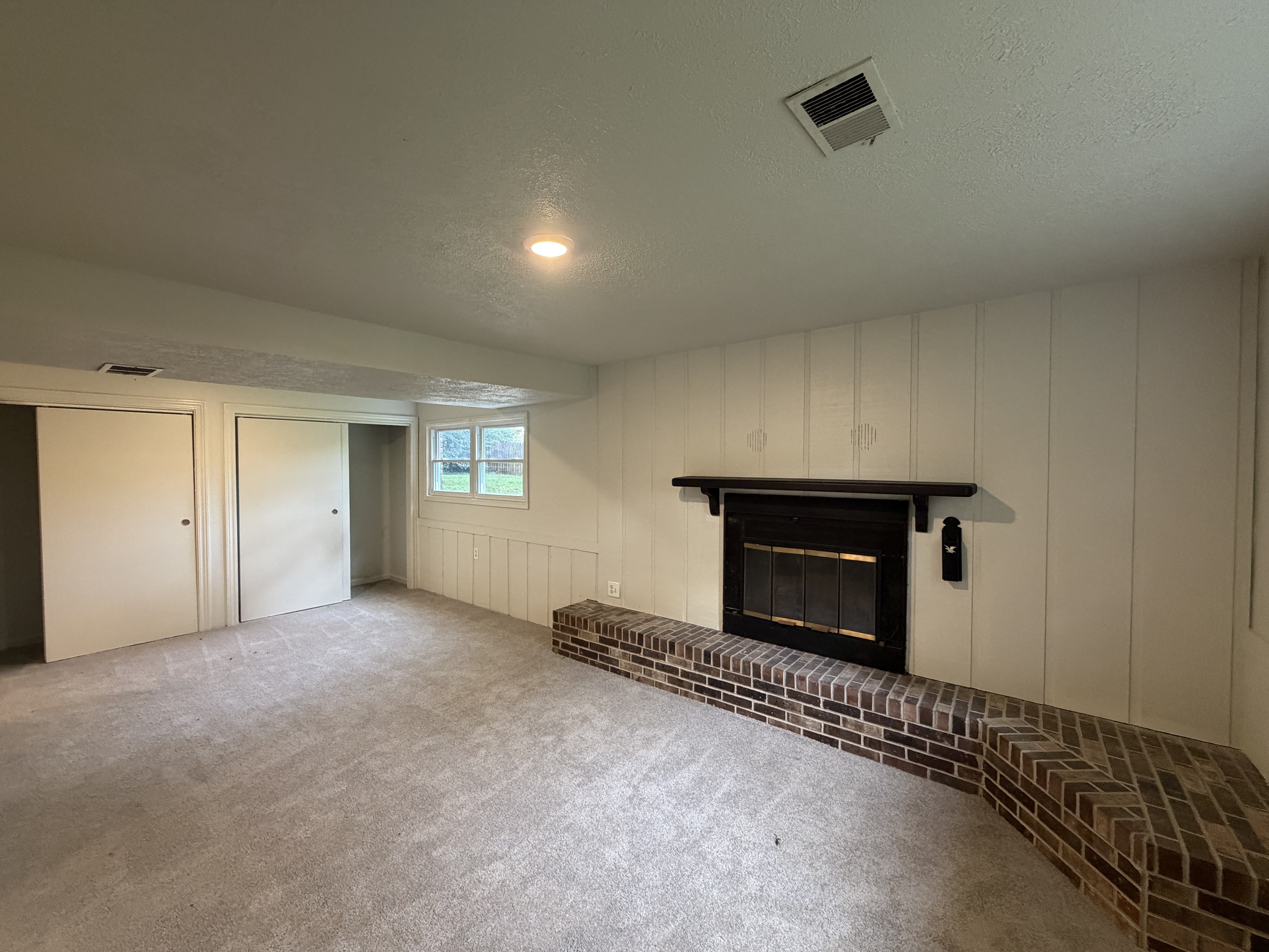 Photo 3 of 19 of 100 Cramer Pl, Martinsville, IN