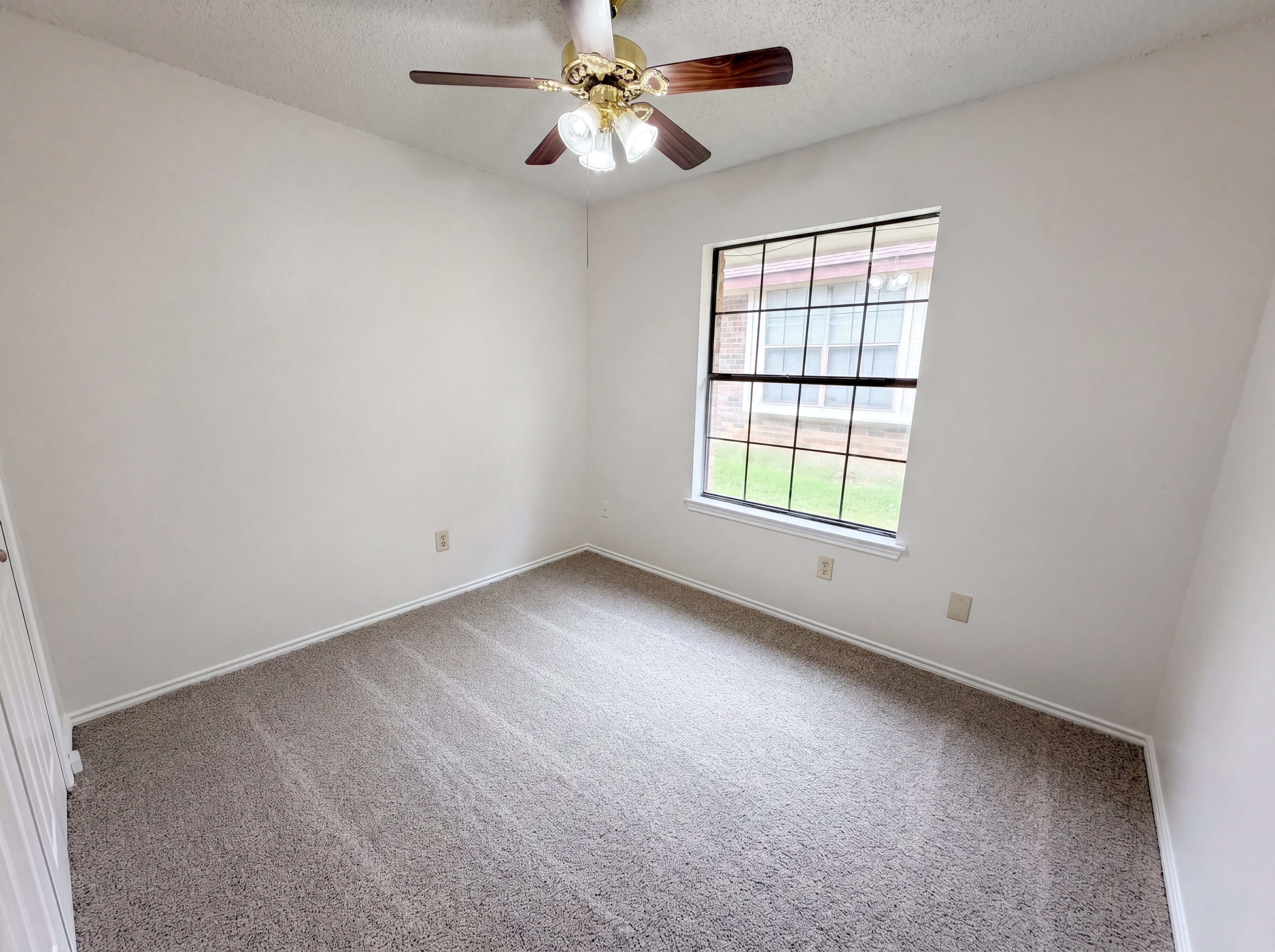 Photo 11 of 18 of 1502 Allen Dr, Cedar Hill, TX