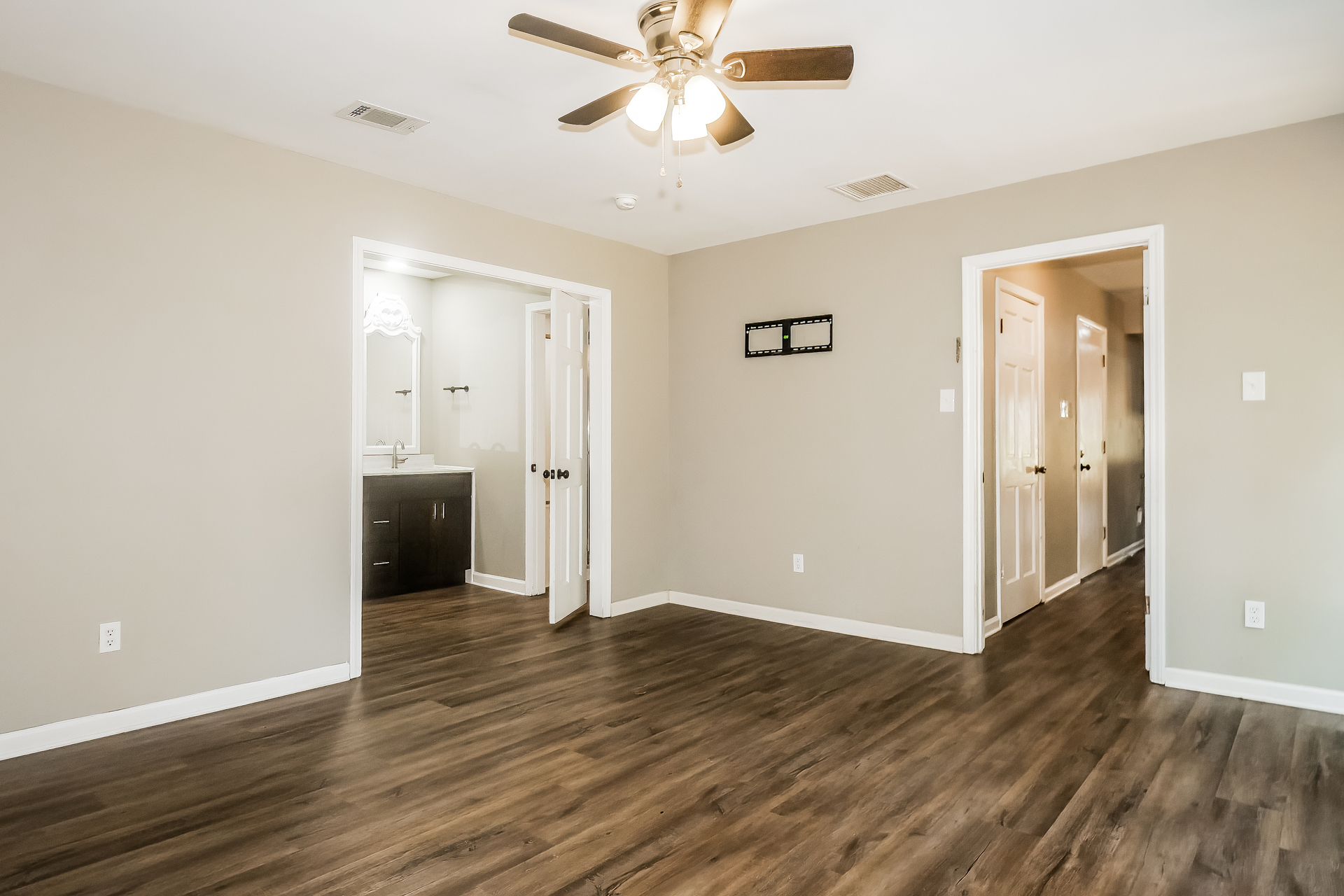 Photo 14 of 41 of 3530 Josee Ln, Bartlett, TN