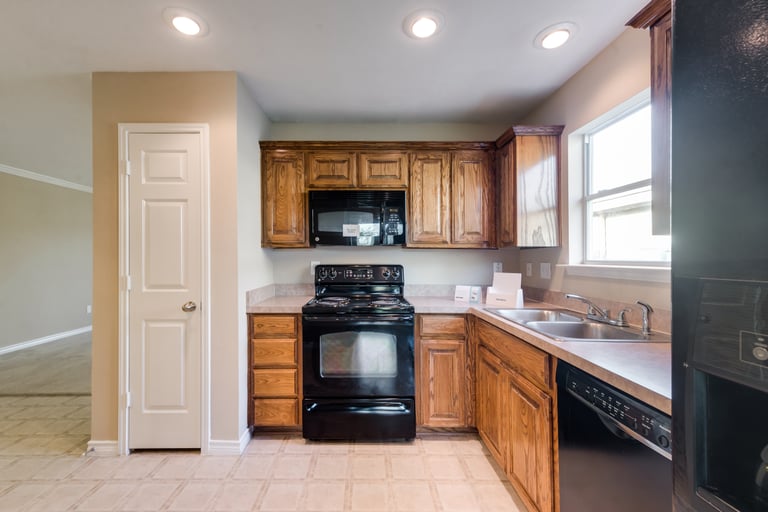 Photo 8 of 29 - 613 Rosario Ln, Haslet, TX 76052