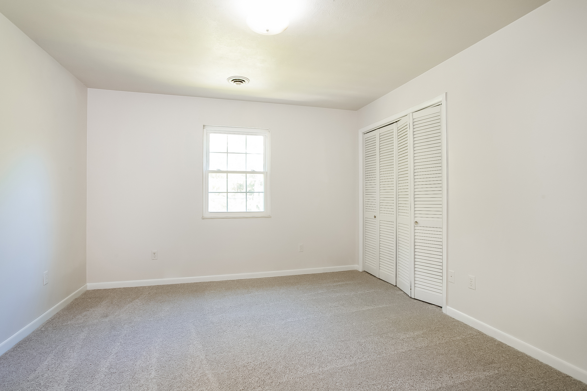 Photo 15 of 22 of 214 Meadow Ln, La Follette, TN