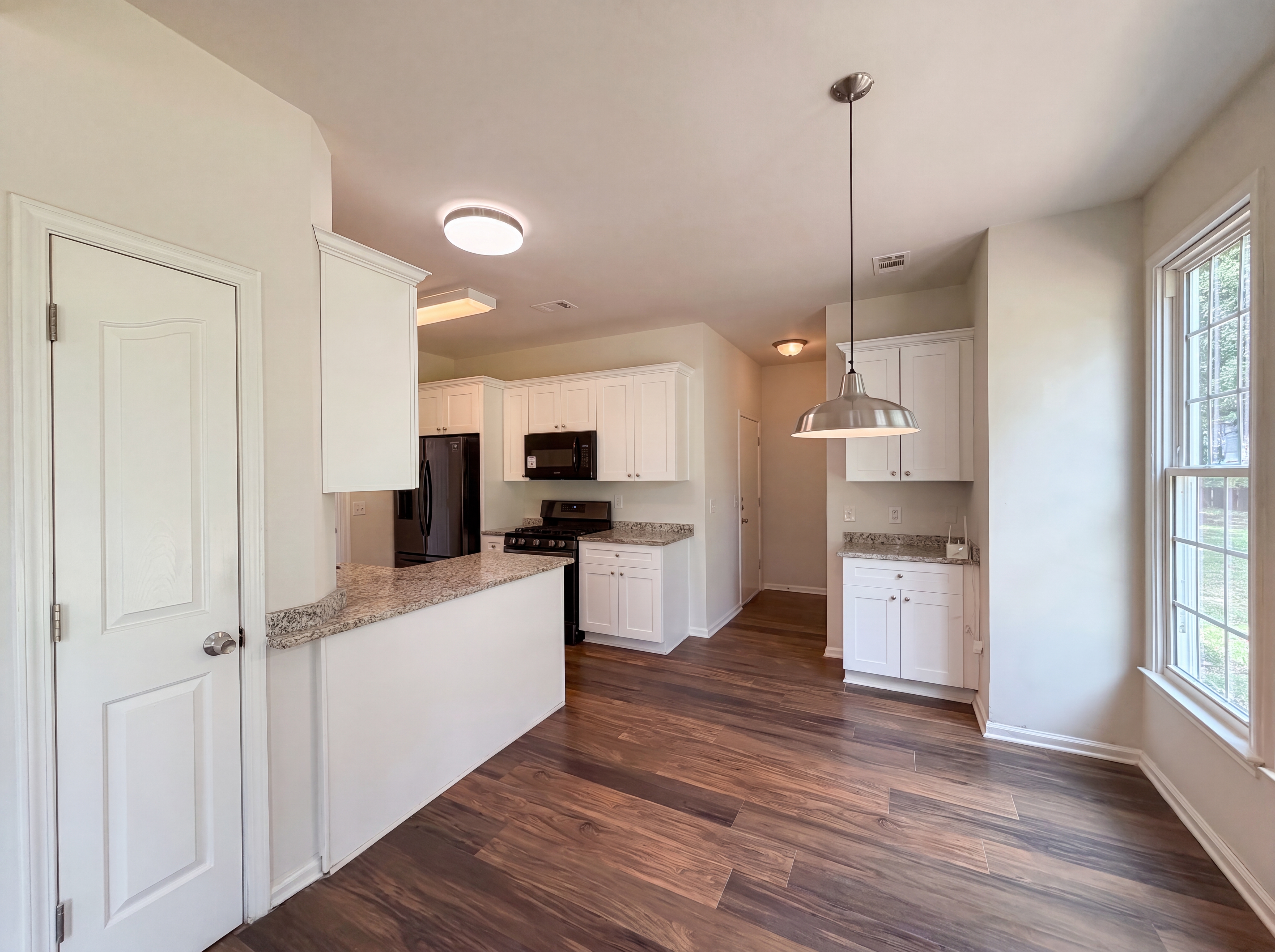 Photo 12 of 29 of 4141 Stillwater Pt, Ellenwood, GA