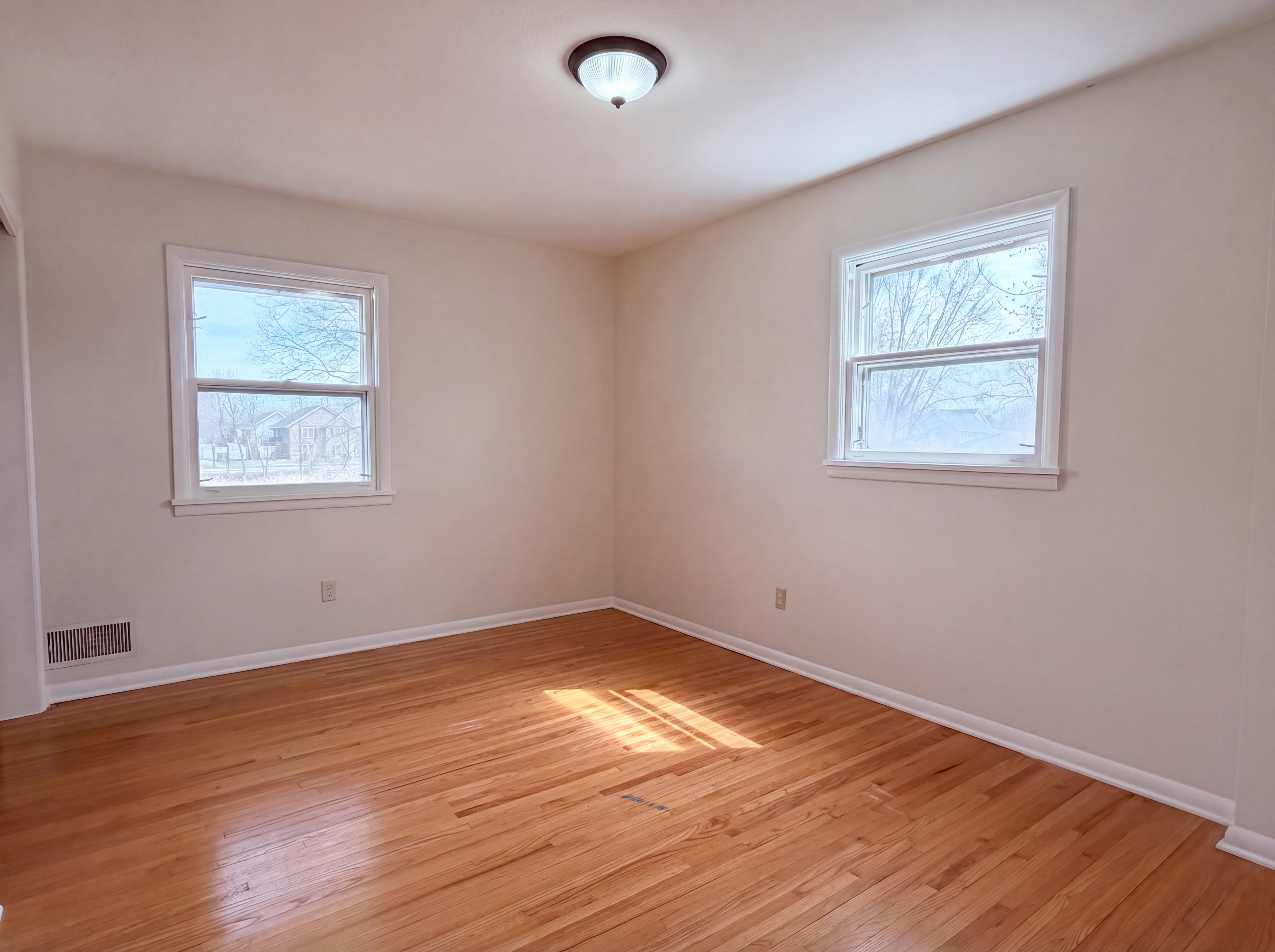 Photo 9 of 19 of 509 8th St, Farmington, MN