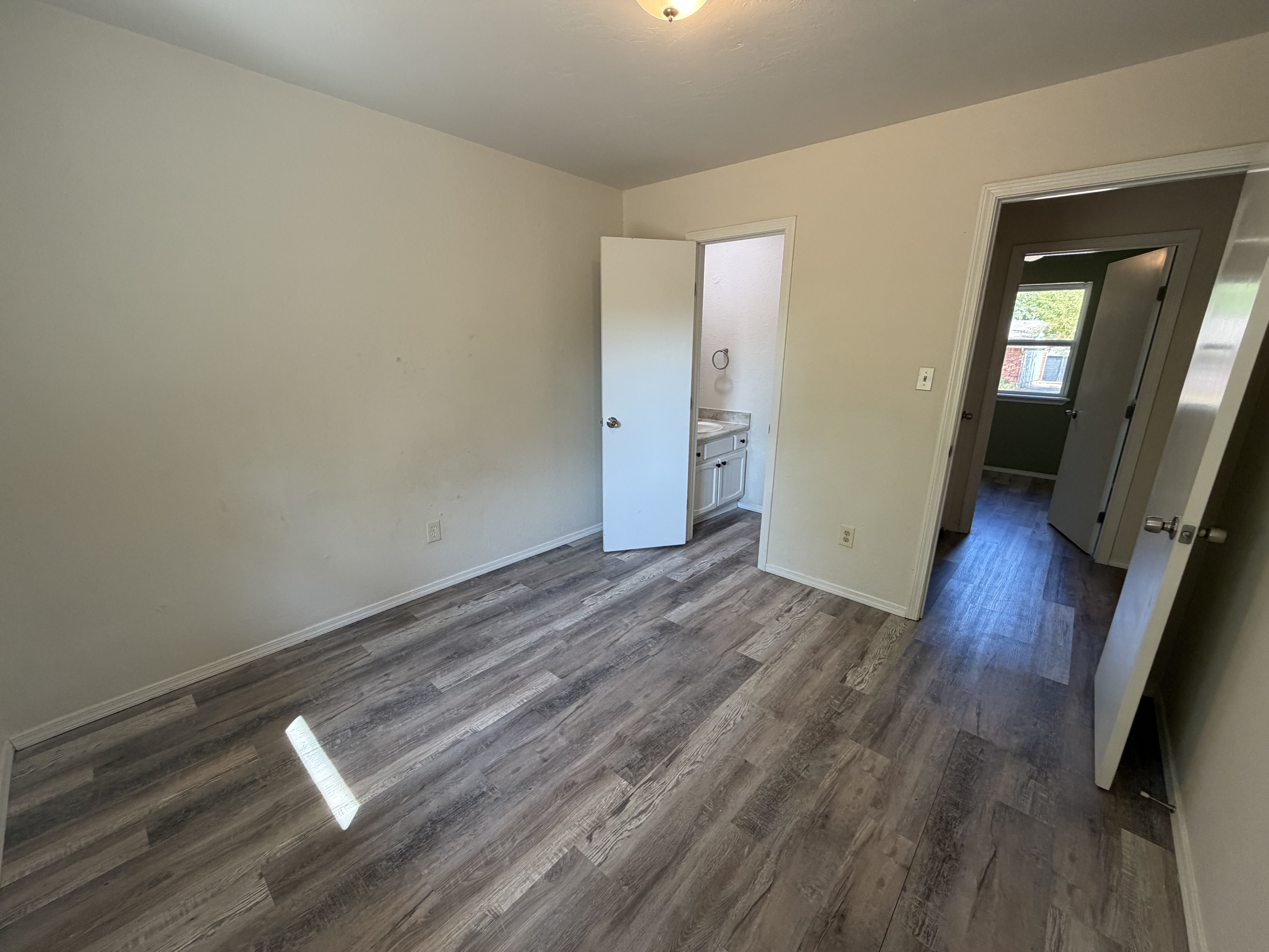 Photo 4 of 15 of 510 Holsey Dr, Noble, OK