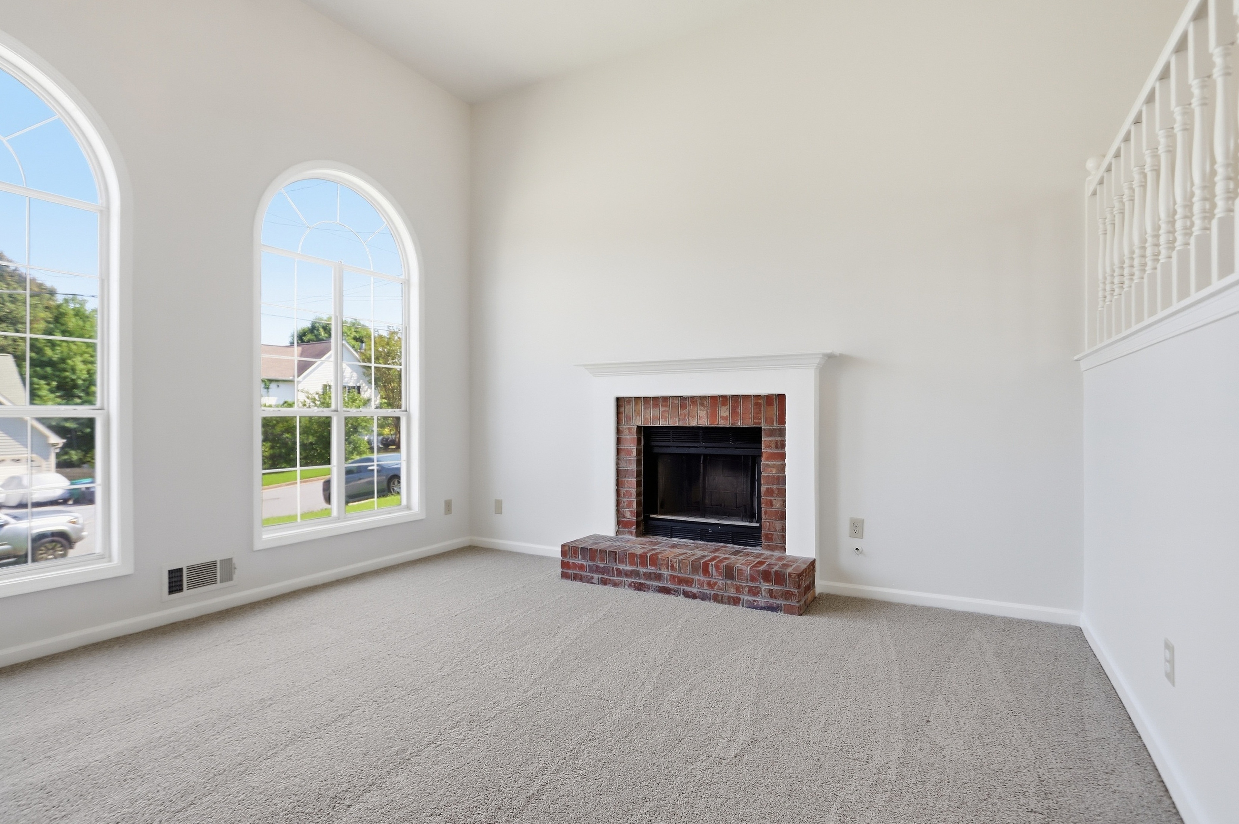 Photo 3 of 38 of 5430 Princeton Oaks Dr, Sugar Hill, GA