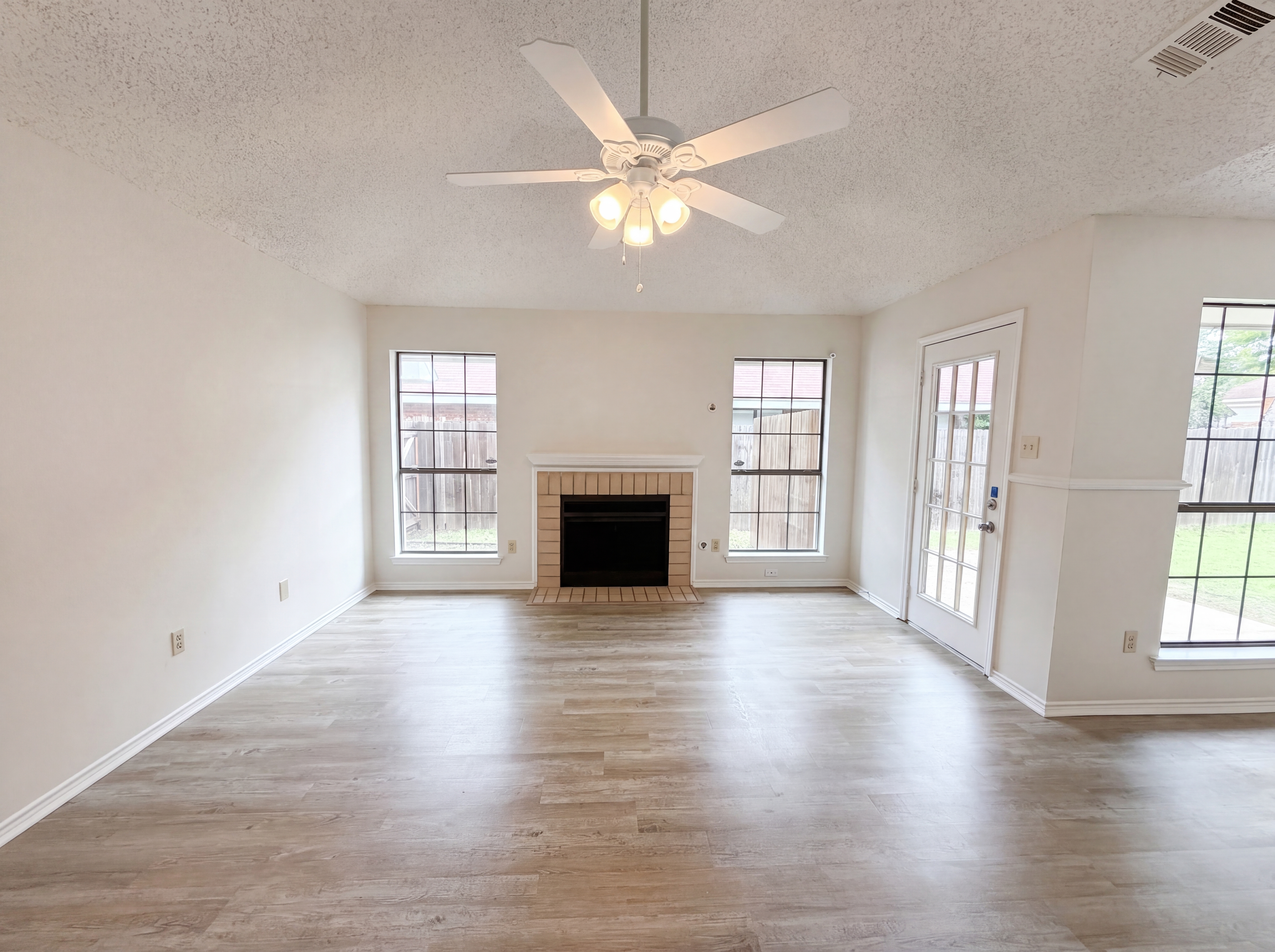 Photo 3 of 18 of 1502 Allen Dr, Cedar Hill, TX