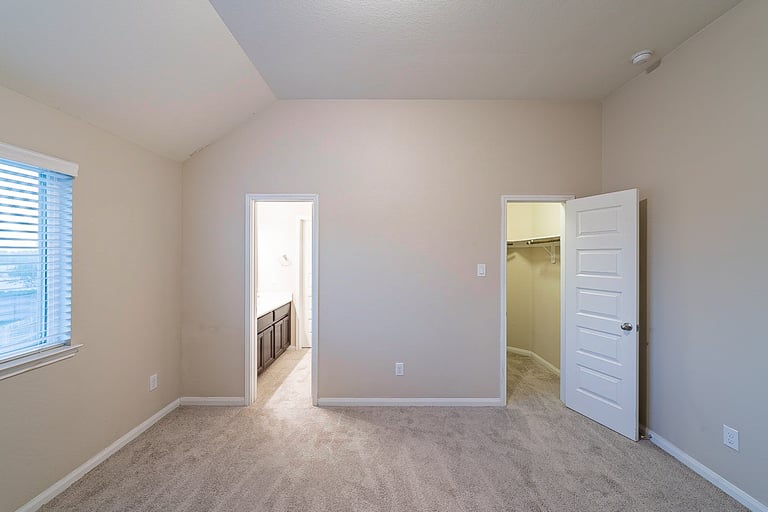 Photo 22 of 34 - 2208 Hannah Creek Ct, Houston, TX 77089