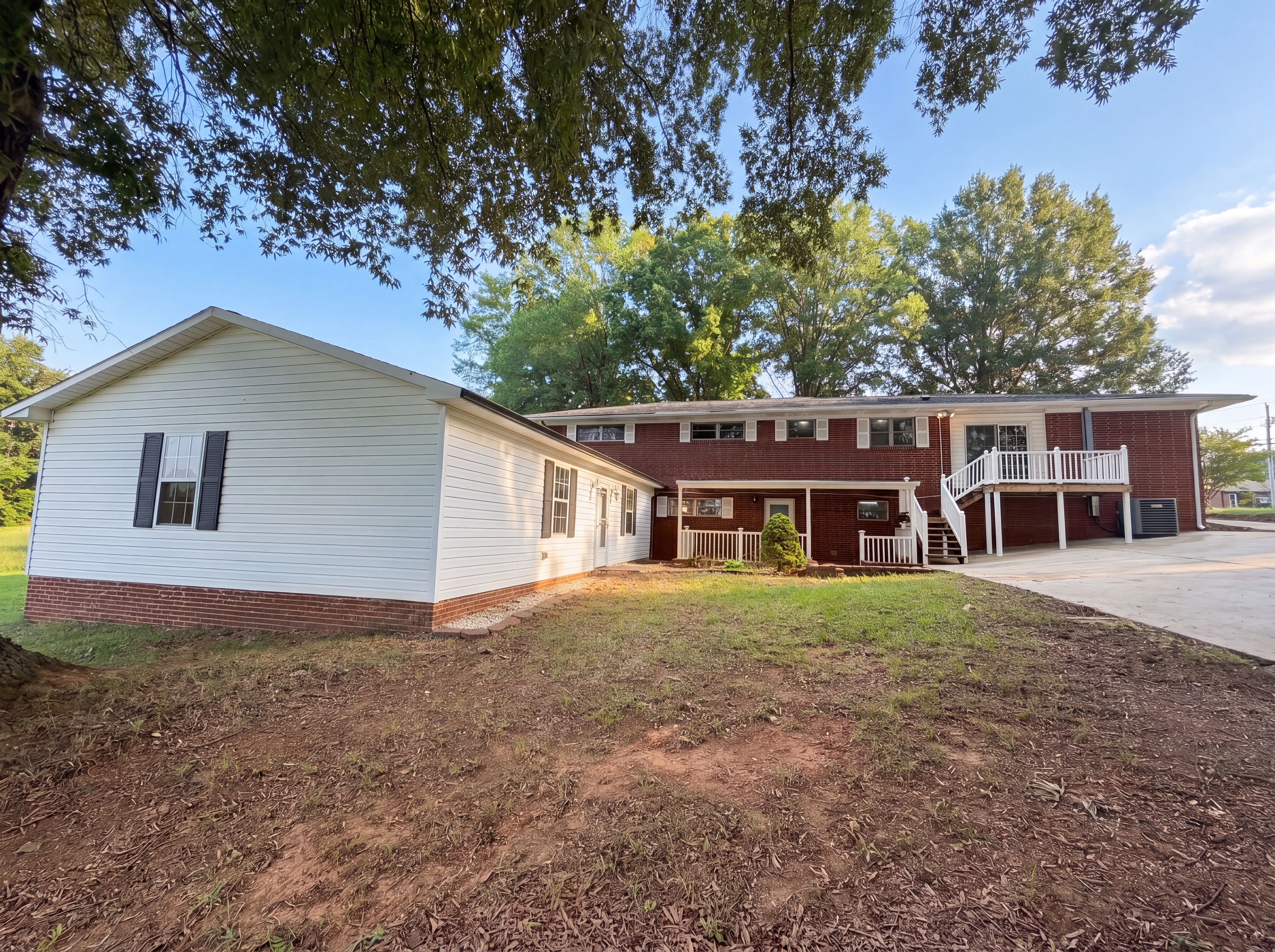 Photo 5 of 21 of 1580 W Cloaninger Ave, Statesville, NC