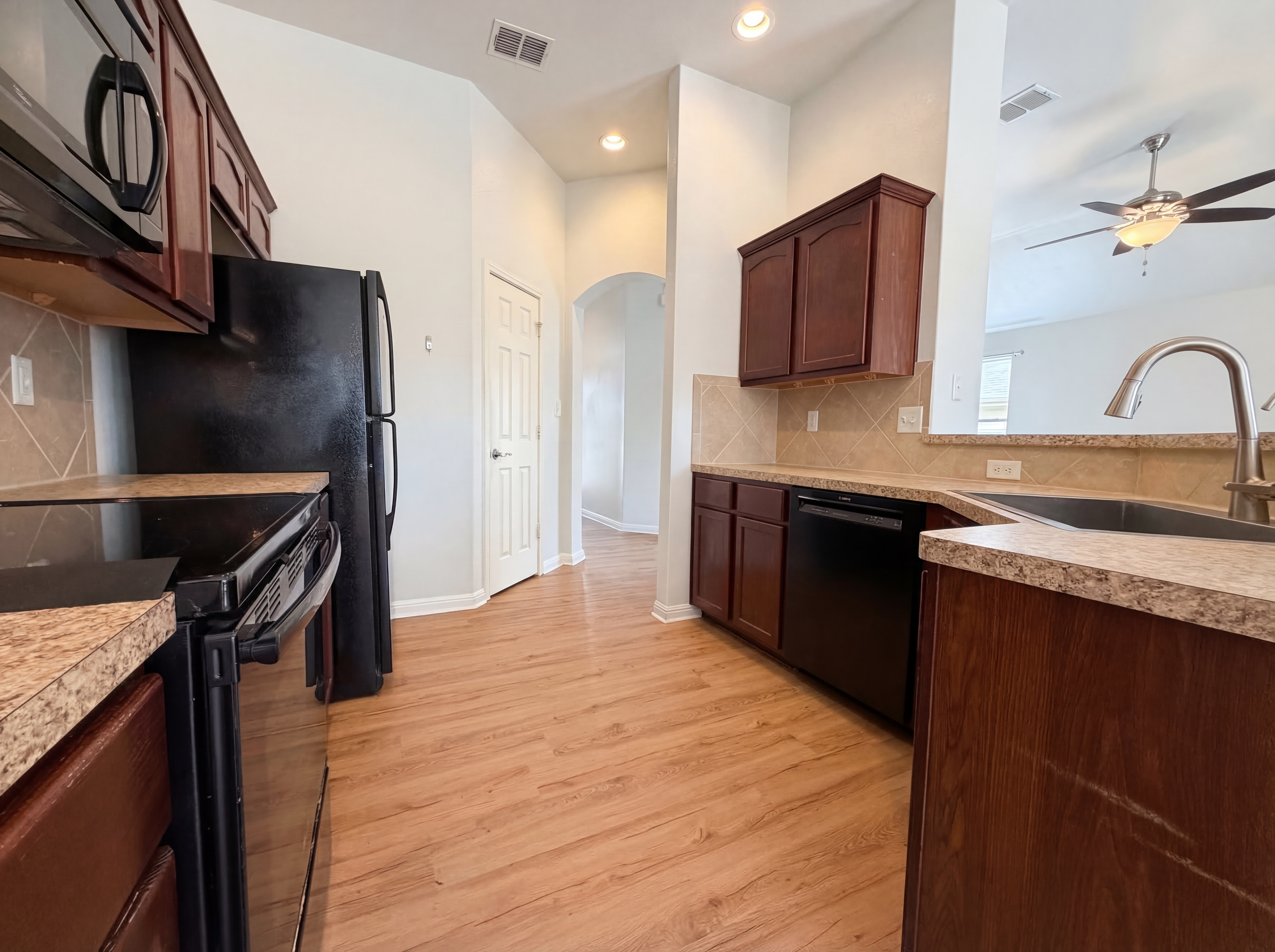 Photo 2 of 17 of 3945 Whisper Fld, Schertz, TX