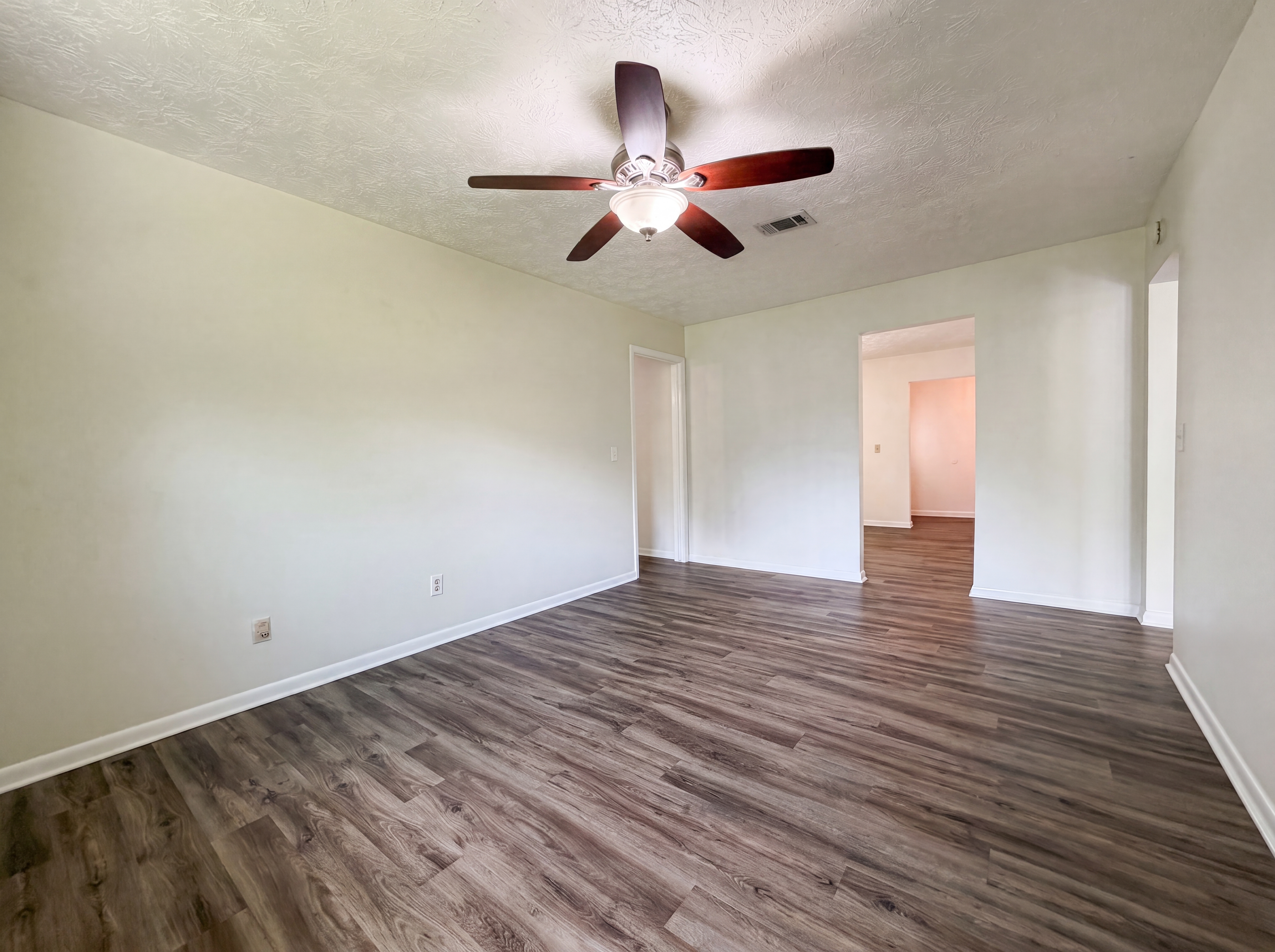 Photo 10 of 24 of 7842 Rondeau Dr E, Jacksonville, FL