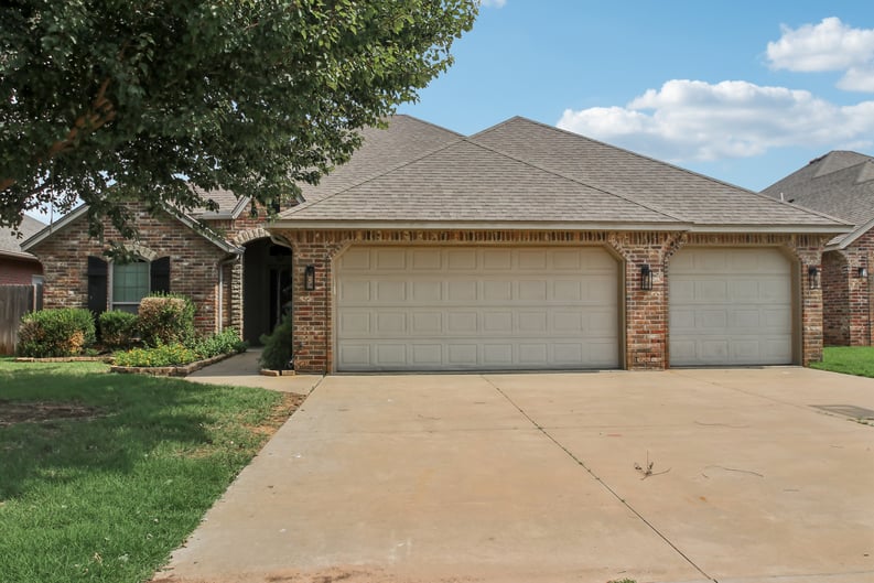 Property photo 1 of 1405 Luke Ln