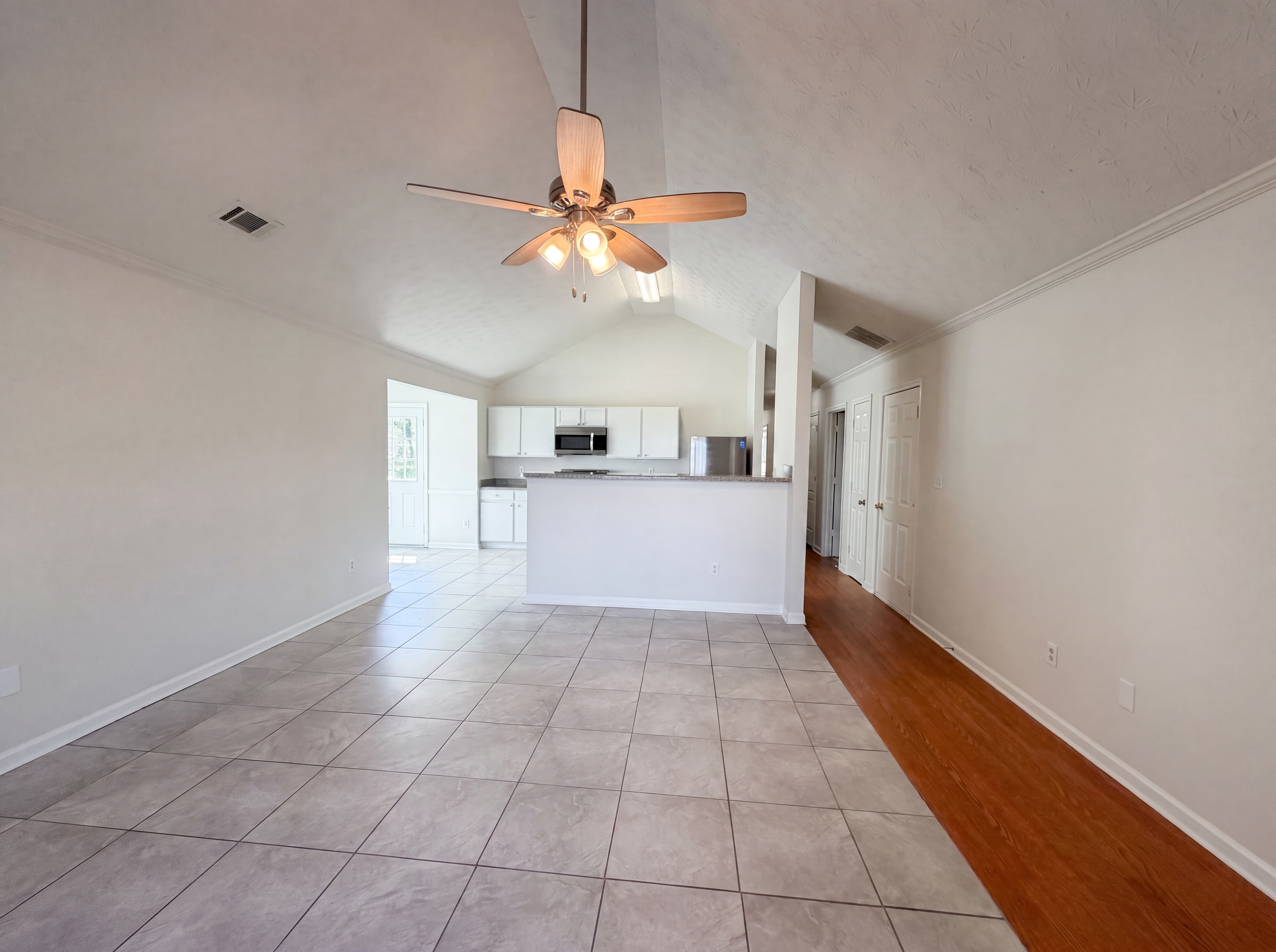 Photo 9 of 25 of 6774 Fairfax Ct, Lithonia, GA