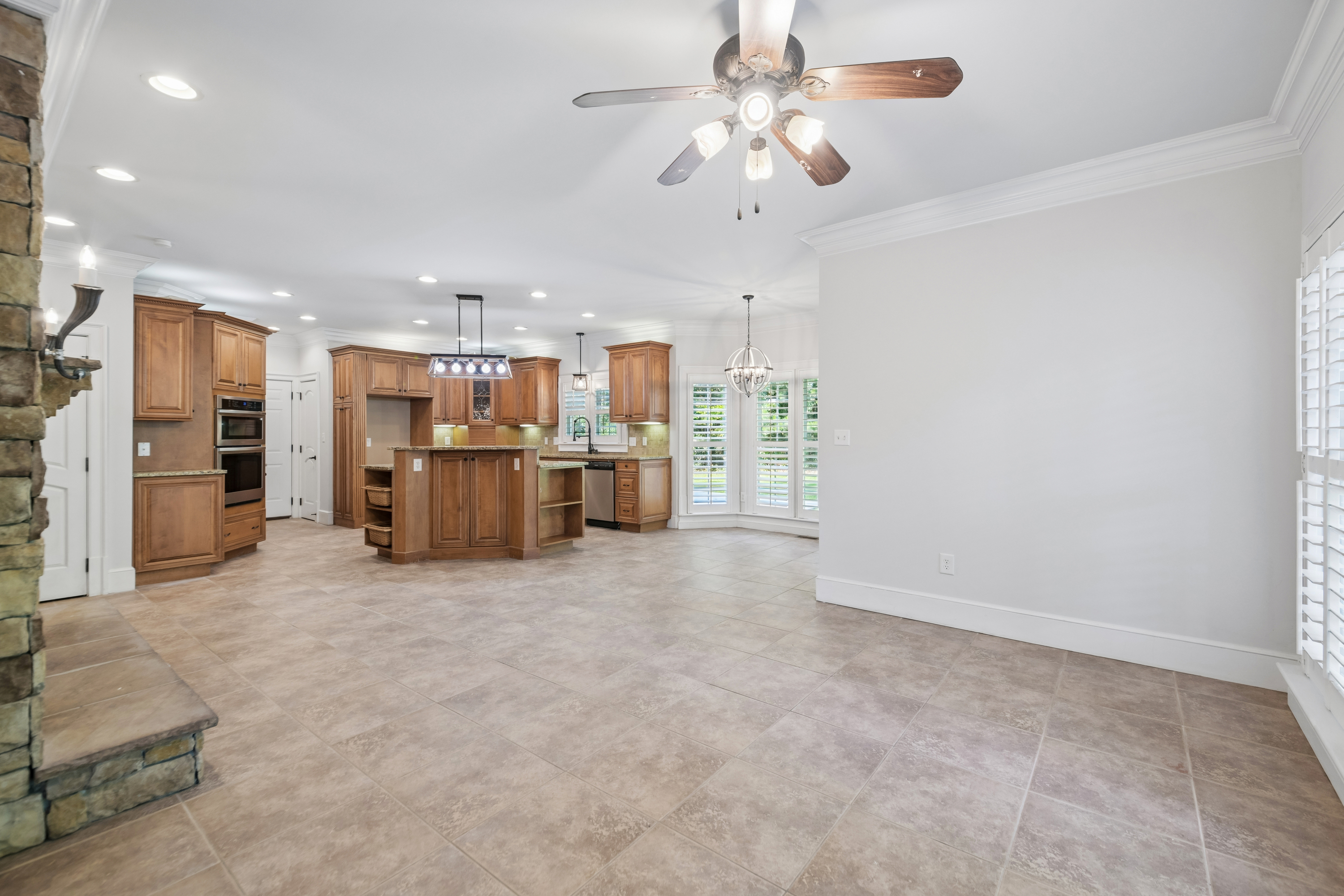 Photo 11 of 63 of 1038 Overlook Dr, Villa Rica, GA