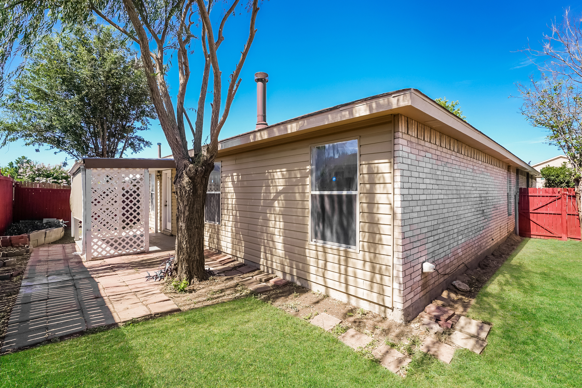 Photo 5 of 21 of 8717 Hunters Creek Dr, Fort Worth, TX
