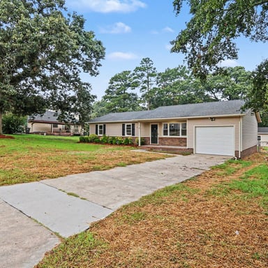 Property photo 2 of 105 Lake Hurst Dr