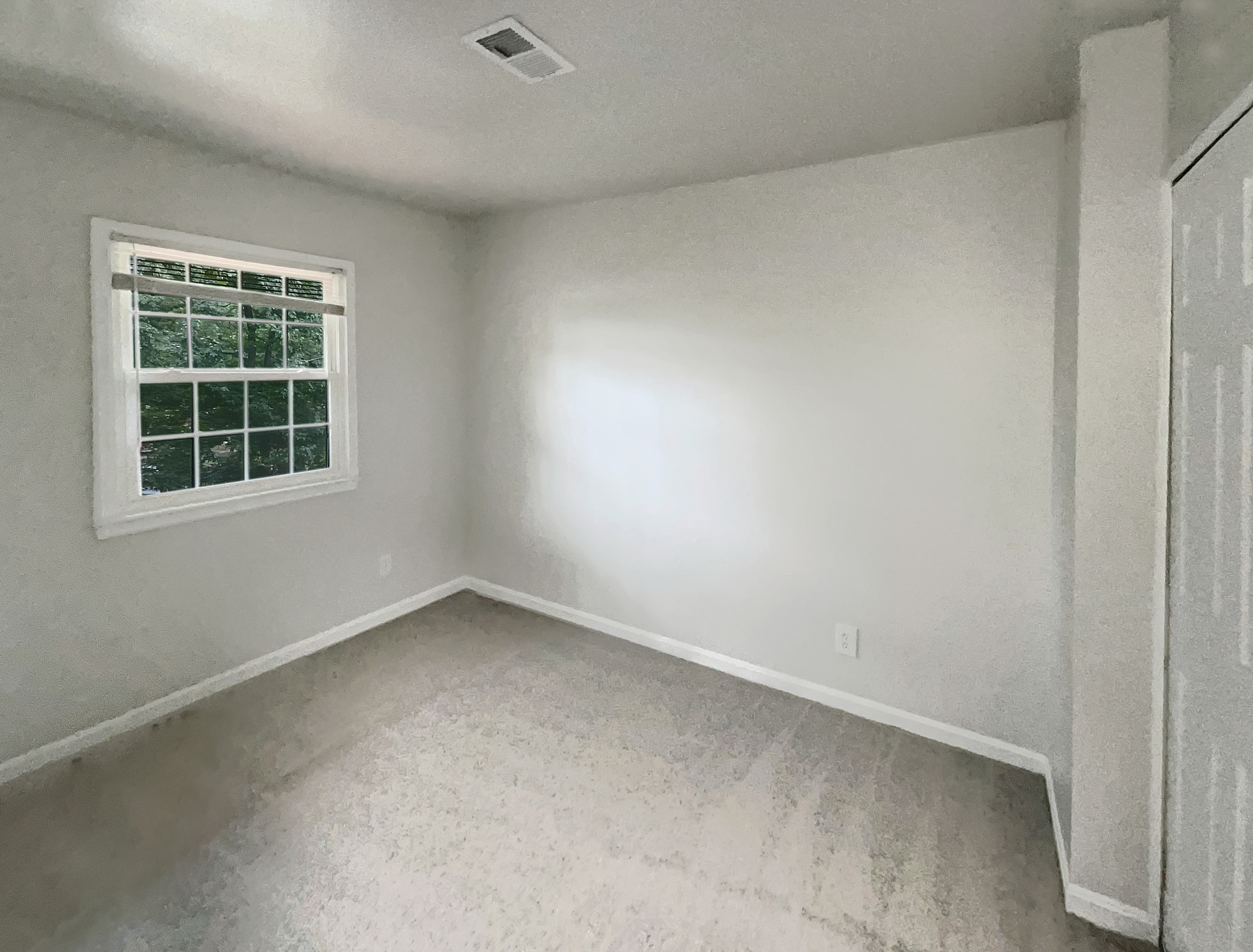 Photo 5 of 22 of 14849 Leicester Ct, Centreville, VA