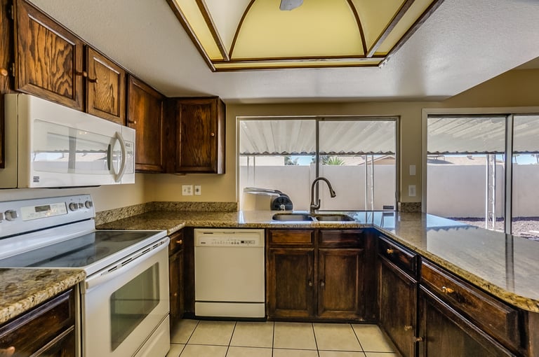 Photo 7 of 16 - 5265 W Carol Ave, Glendale, AZ 85302