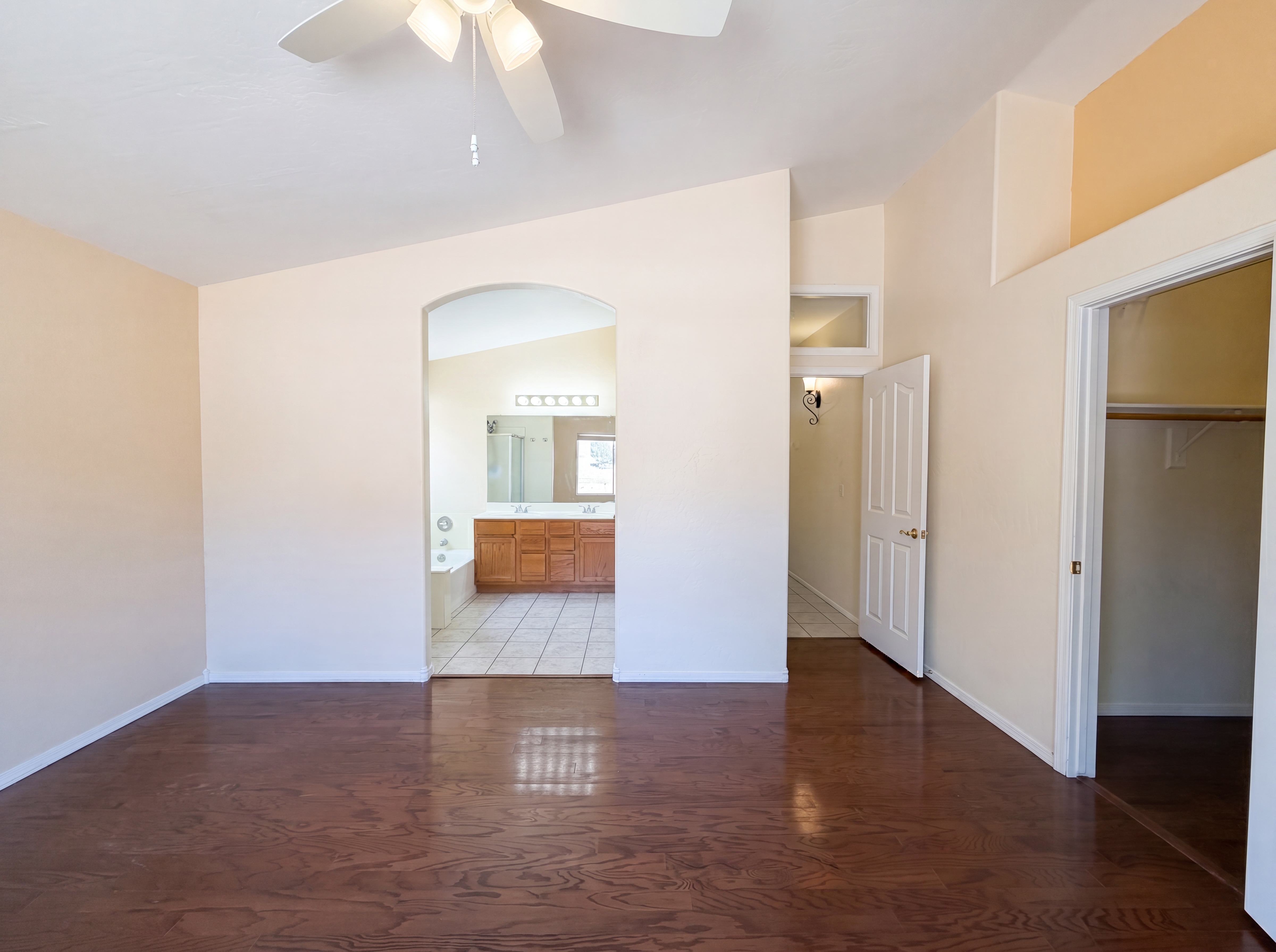 Photo 4 of 19 of 2018 E Windsong Dr, Phoenix, AZ