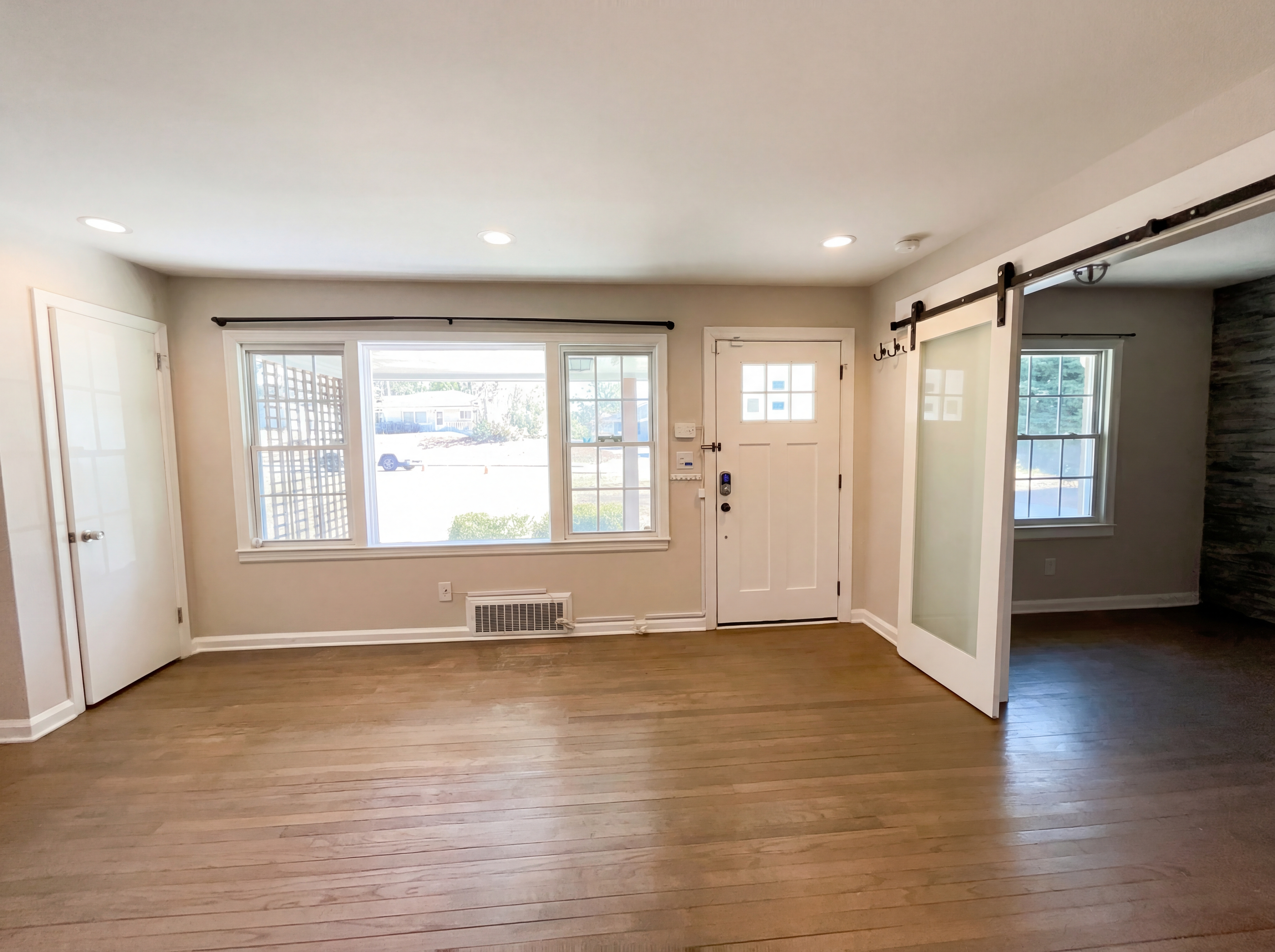 Photo 3 of 21 of 2797 Gresham Rd SE, Atlanta, GA