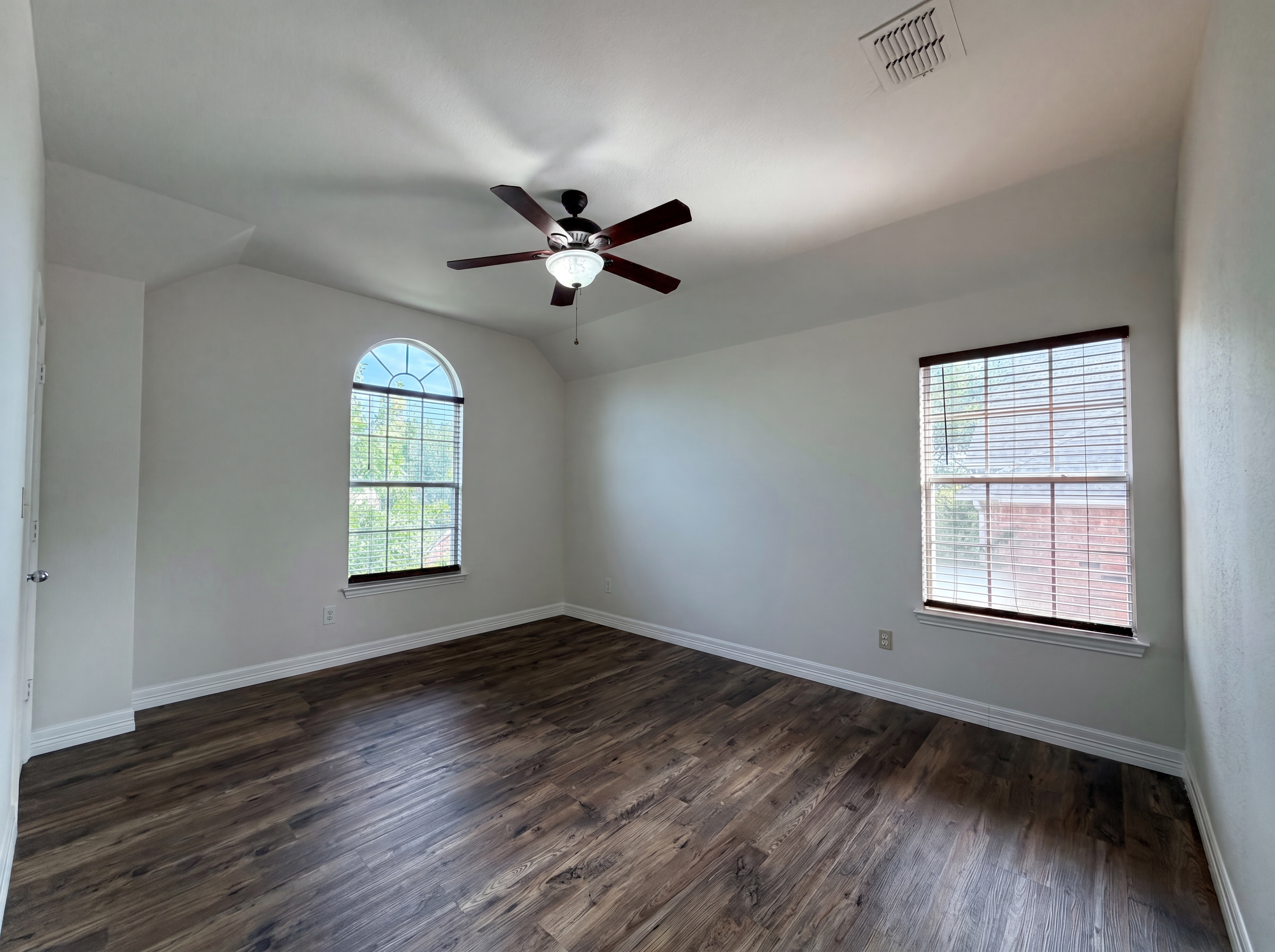 Photo 17 of 33 of 1429 Greenbriar Dr, Allen, TX