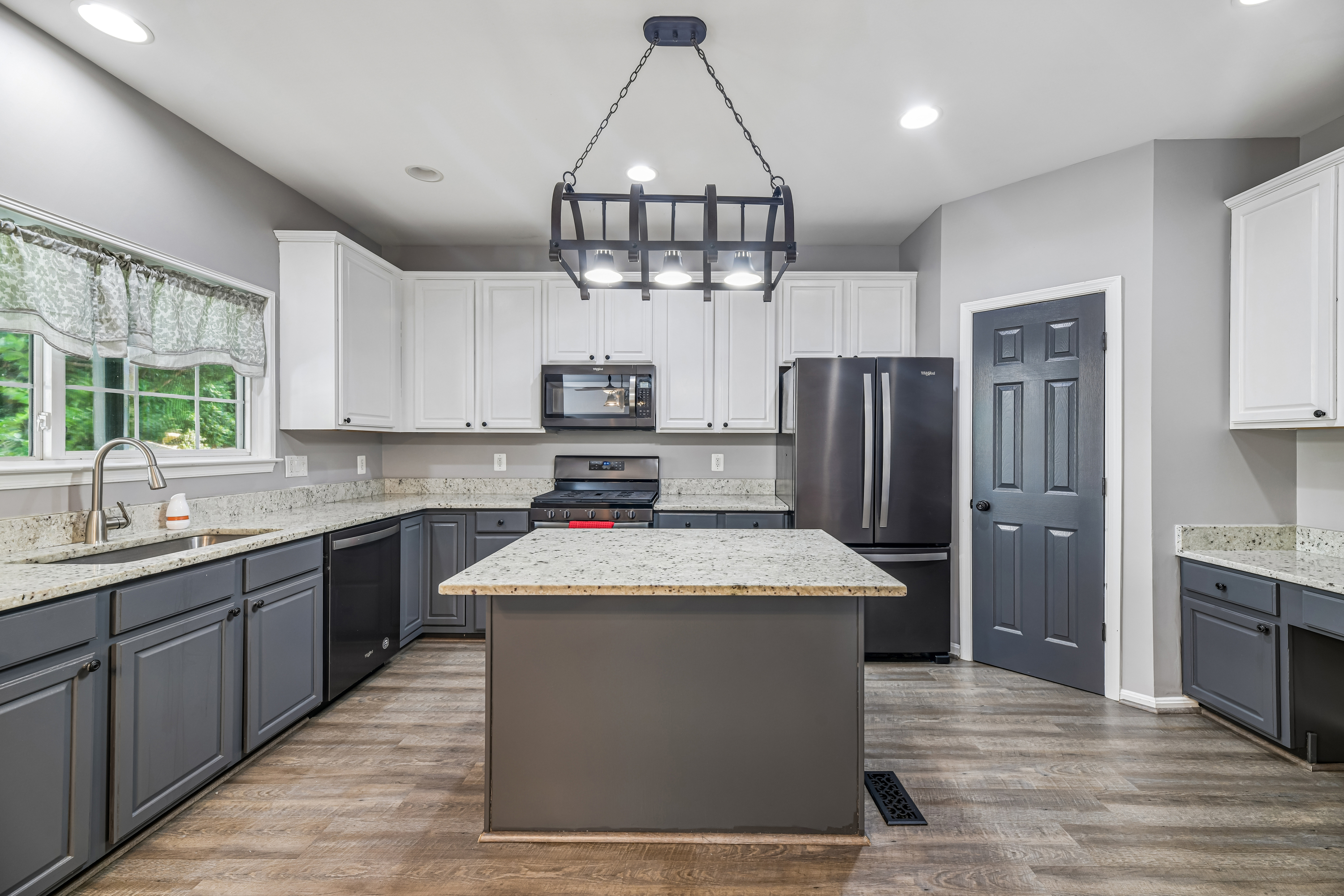 Photo 2 of 84 of 6046 Persinger House Ct, Manassas, VA