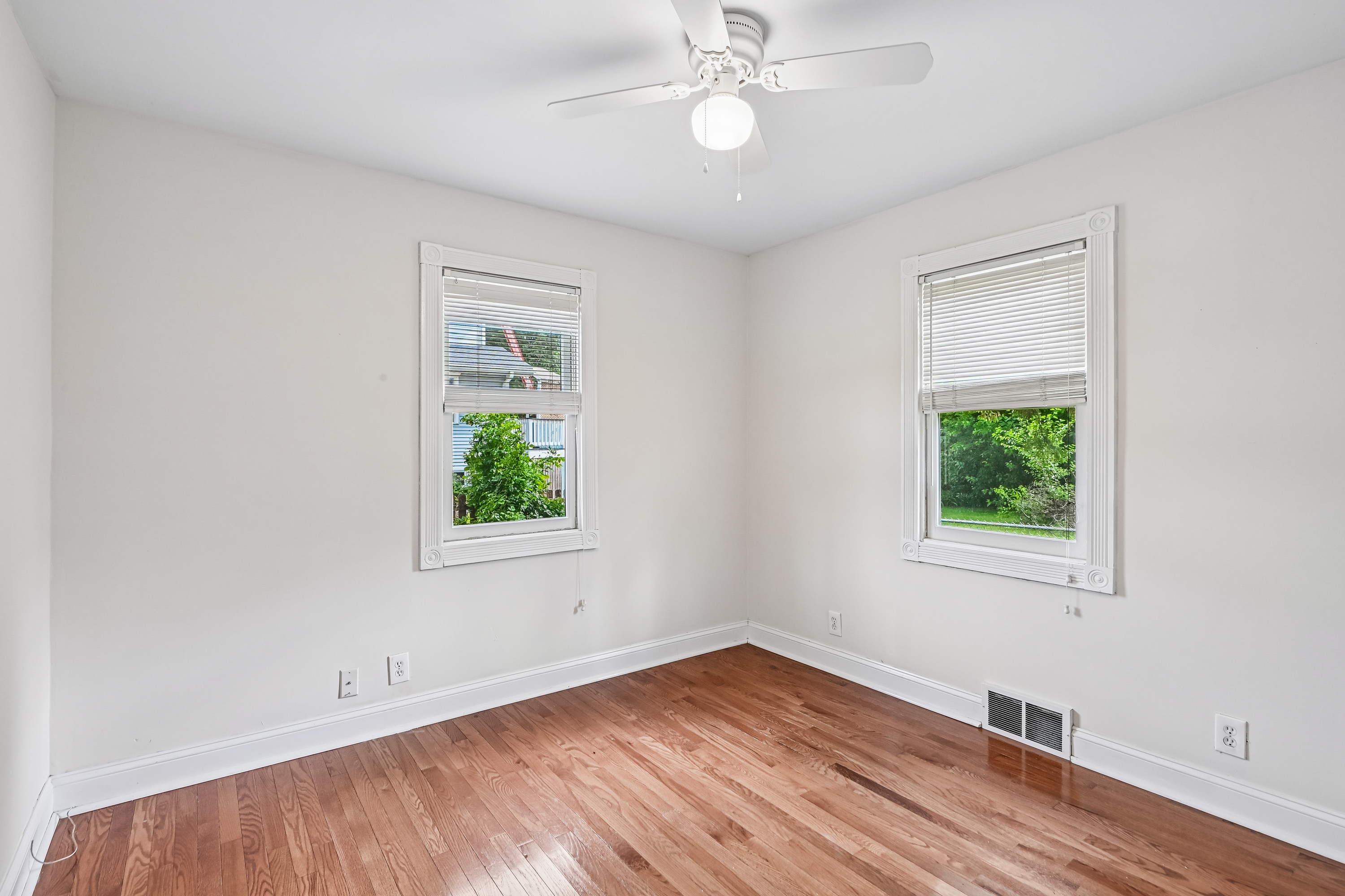 Photo 50 of 72 of 4811 Roslyn Rd, Downers Grove, IL
