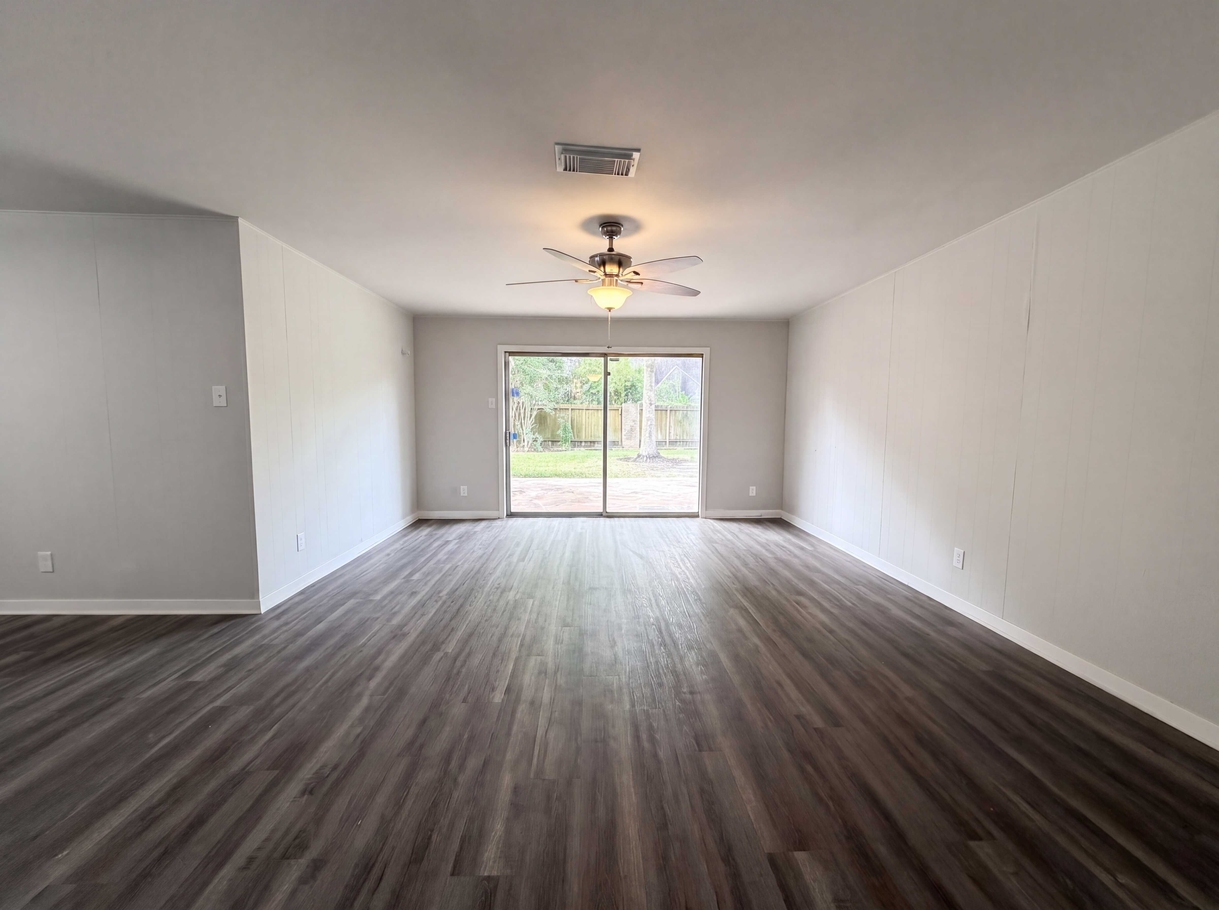 Photo 6 of 17 of 9603 Highmeadow Dr, Houston, TX