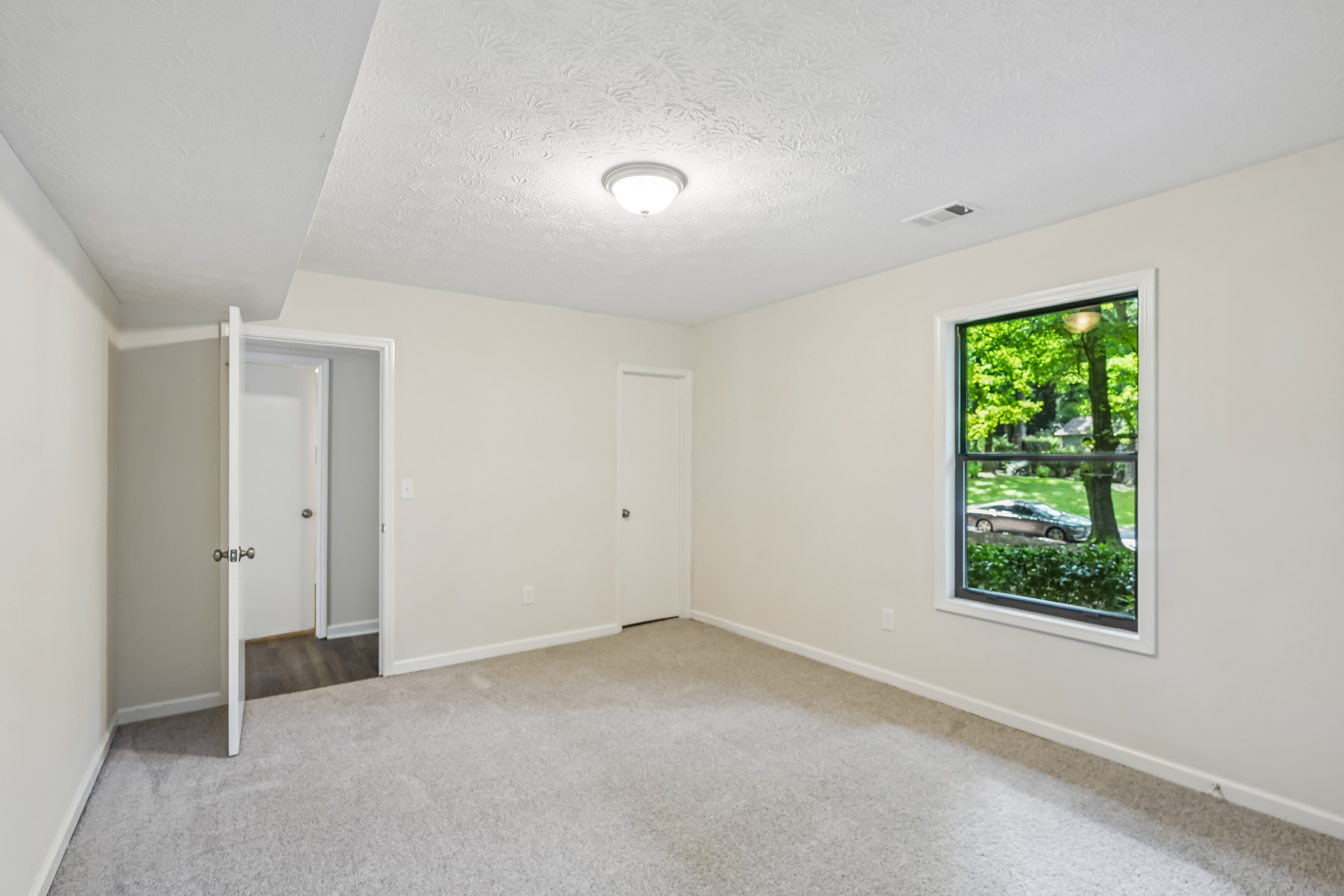 Photo 23 of 38 of 4927 Dillards Mill Way, Peachtree Corners, GA