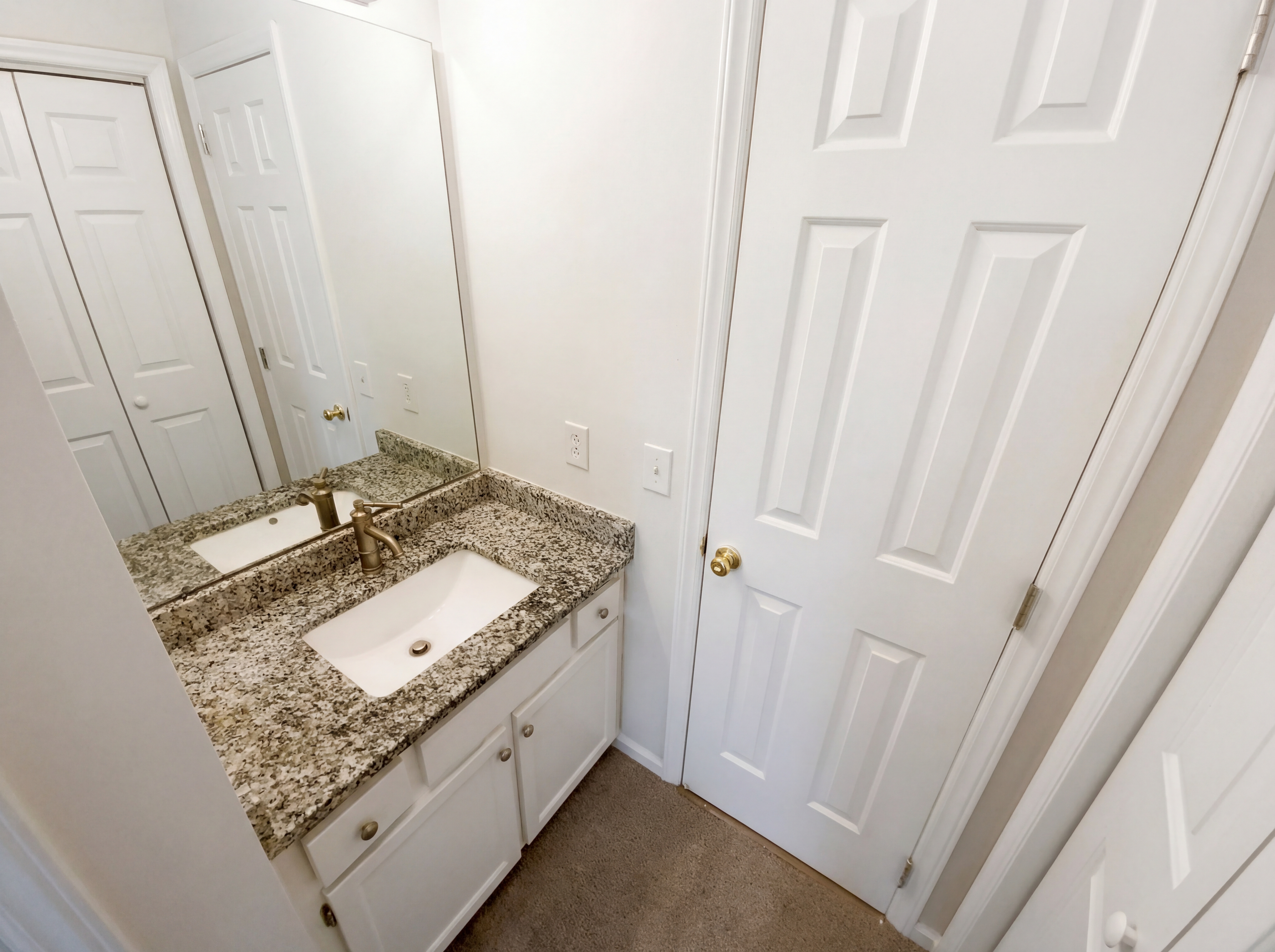 Photo 21 of 28 of 1101 E Morehead St, Charlotte, NC