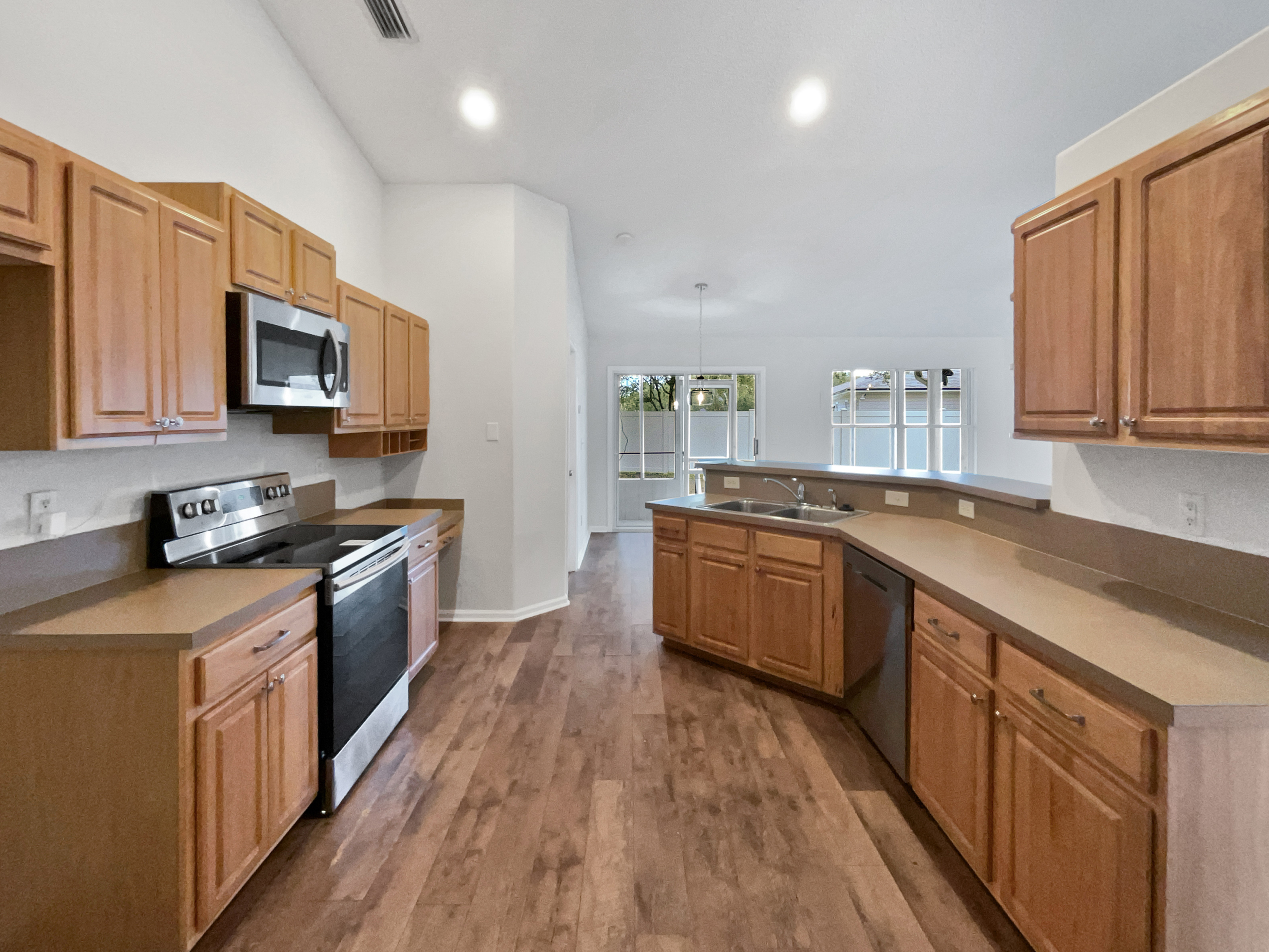 Photo 6 of 25 of 6899 Clinton Corners Dr W, Jacksonville, FL